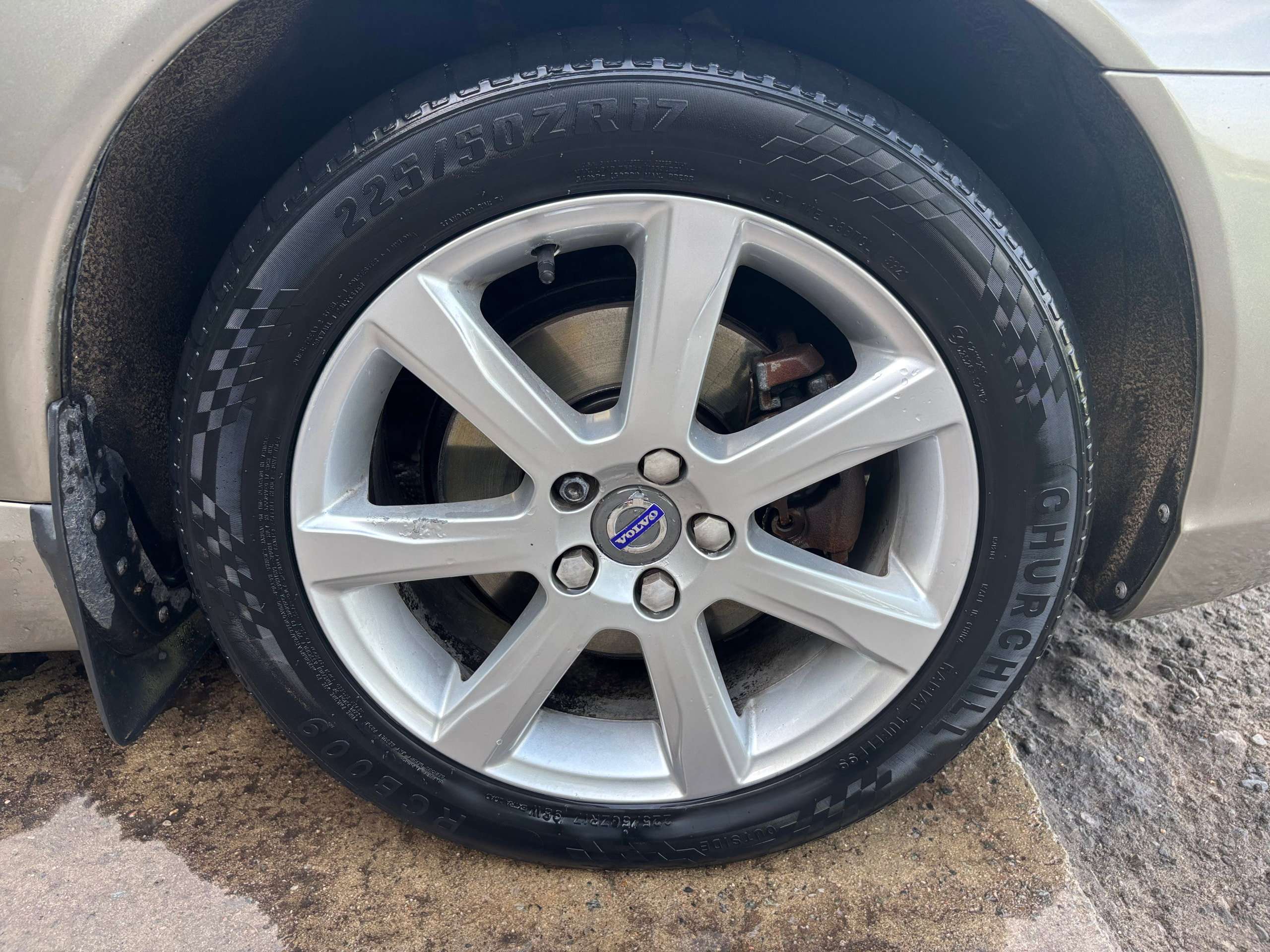 2015 VOLVO V70 2015 VOLVO V70