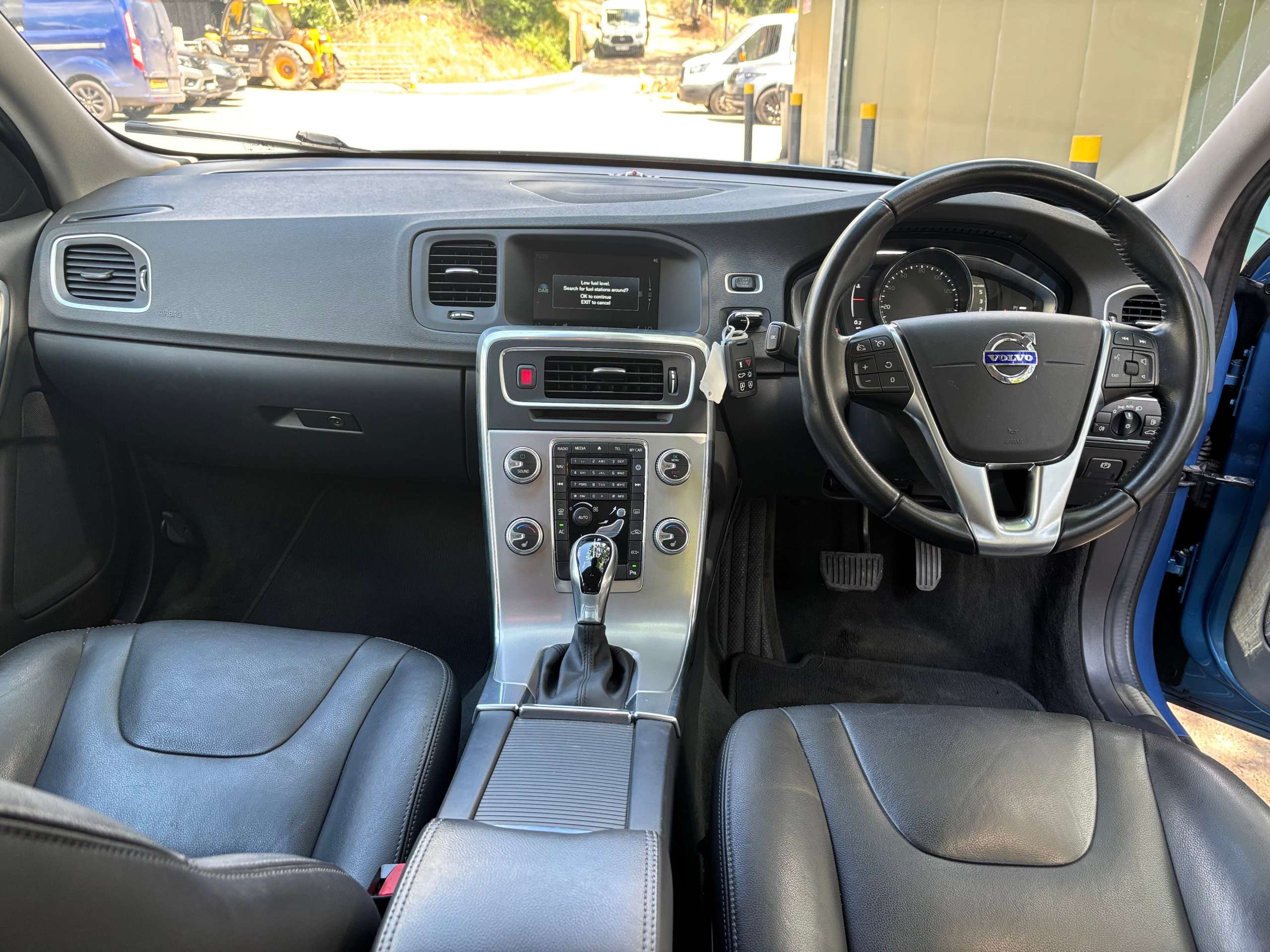 2016 VOLVO V60 2016 VOLVO V60