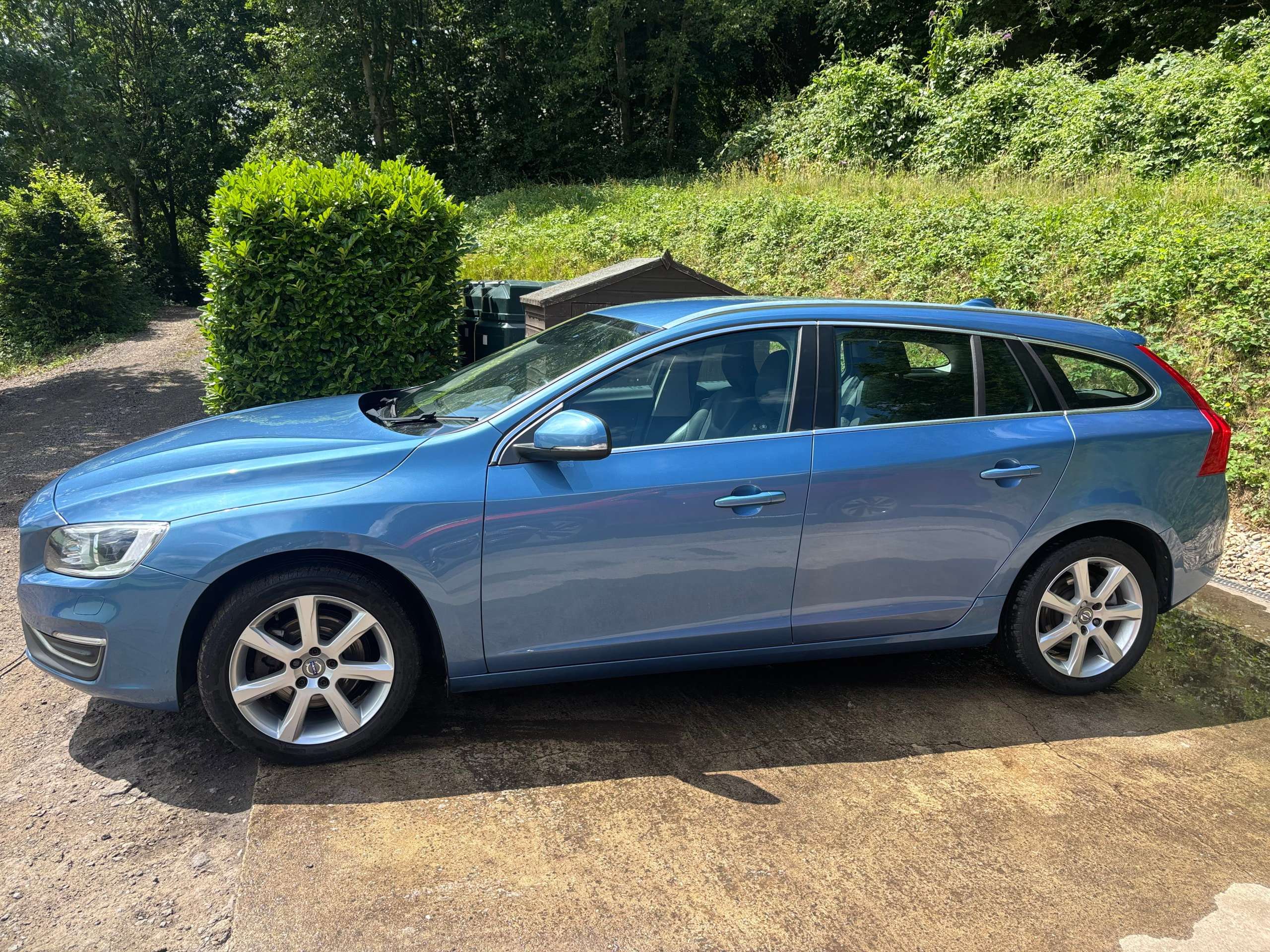 2016 VOLVO V60 2016 VOLVO V60