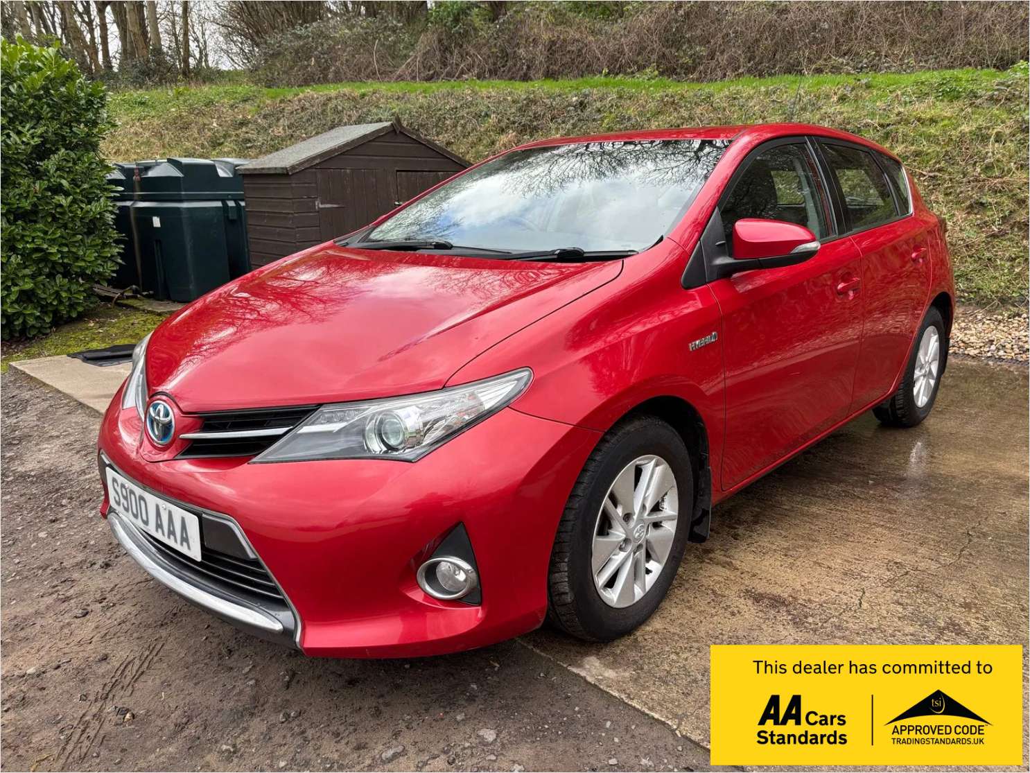 A 2013 TOYOTA AURIS 1.8 VVT-h Icon Hatchback 5dr Petrol Hybrid CVT Euro 5 (s/s) (136 ps) A 2013 TOYOTA AURIS 1.8 VVT-h Icon Hatchback 5dr Petrol Hybrid CVT Euro 5 (s/s) (136 ps)