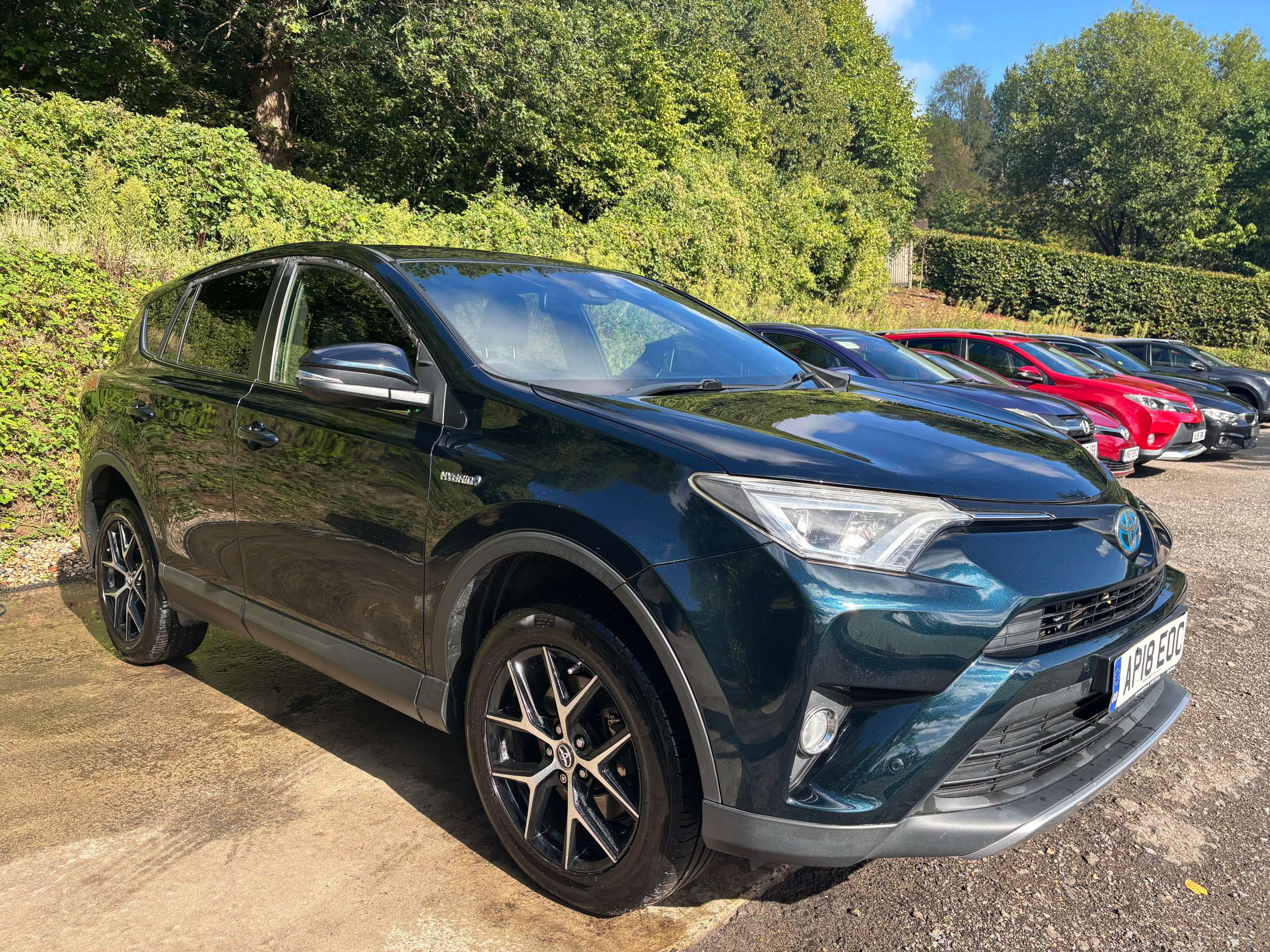 A 2018 TOYOTA RAV4 2.5 VVT-h Design SUV 5dr Petrol Hybrid CVT Euro 6 (s/s) (197 ps) A 2018 TOYOTA RAV4 2.5 VVT-h Design SUV 5dr Petrol Hybrid CVT Euro 6 (s/s) (197 ps)