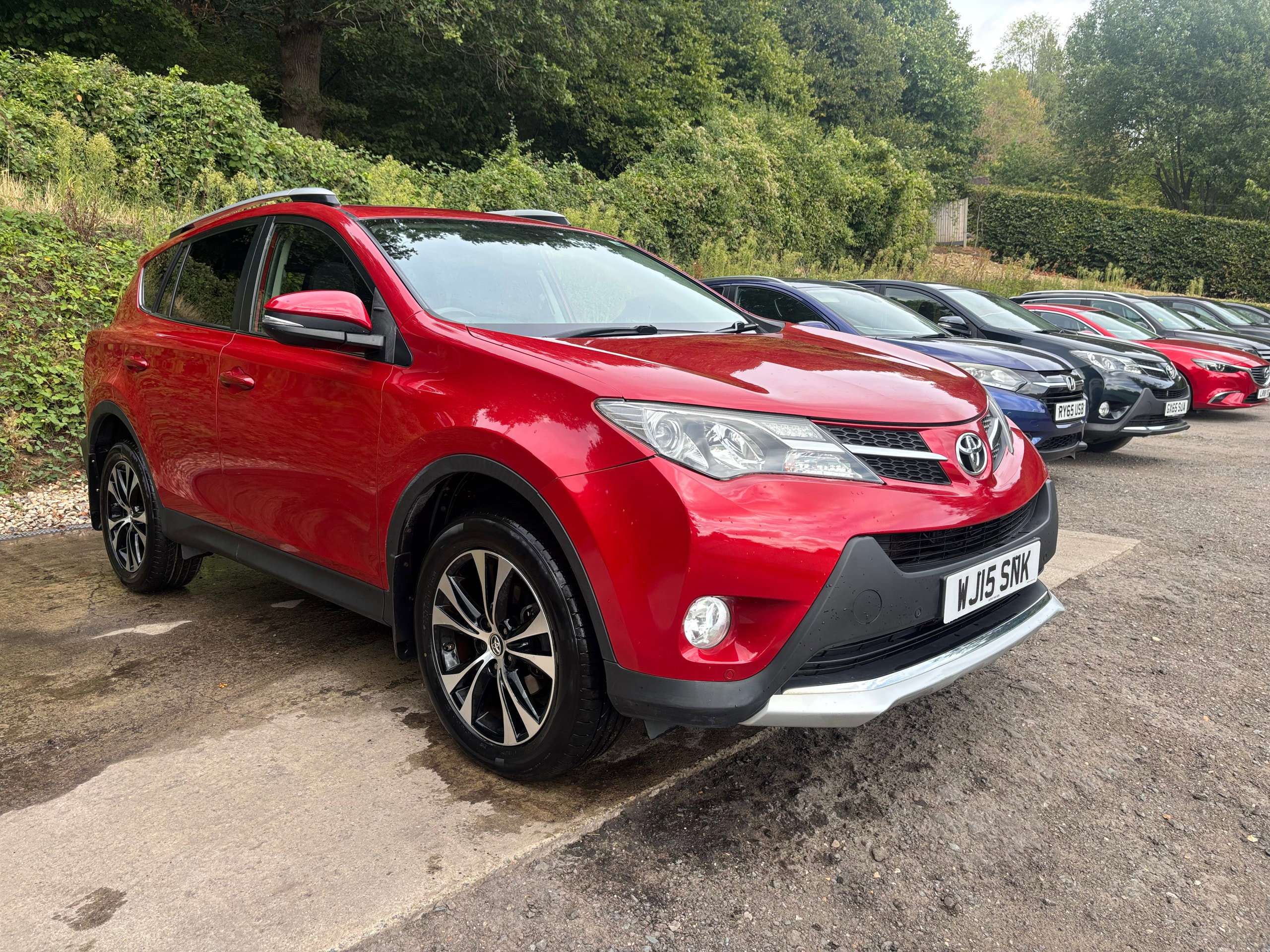 A 2015 TOYOTA RAV4 2.0 D-4D Invincible SUV 5dr Diesel Manual 4WD Euro 5 (s/s) (124 ps) A 2015 TOYOTA RAV4 2.0 D-4D Invincible SUV 5dr Diesel Manual 4WD Euro 5 (s/s) (124 ps)