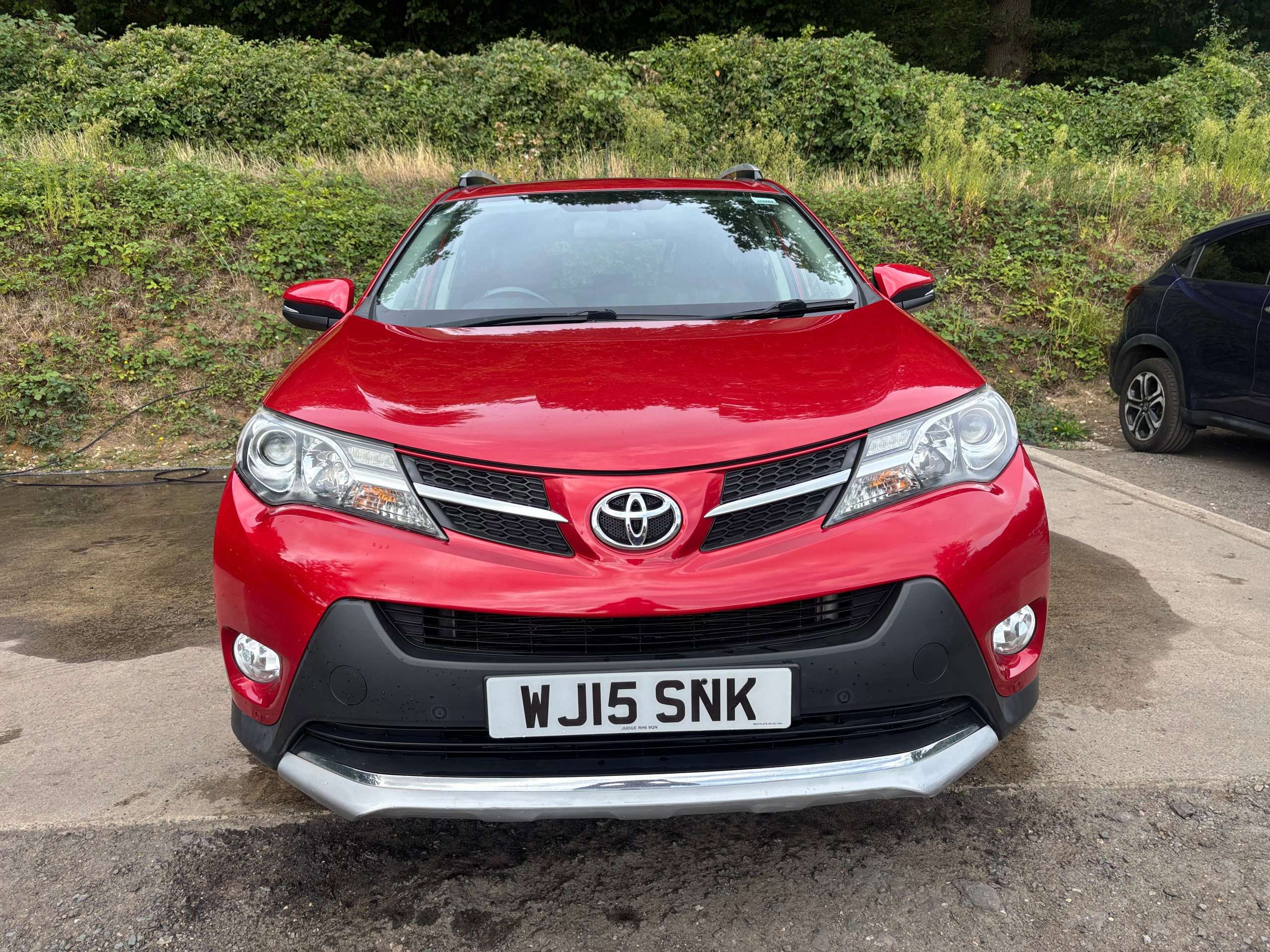 A 2015 TOYOTA RAV4 2.0 D-4D Invincible SUV 5dr Diesel Manual 4WD Euro 5 (s/s) (124 ps) A 2015 TOYOTA RAV4 2.0 D-4D Invincible SUV 5dr Diesel Manual 4WD Euro 5 (s/s) (124 ps)