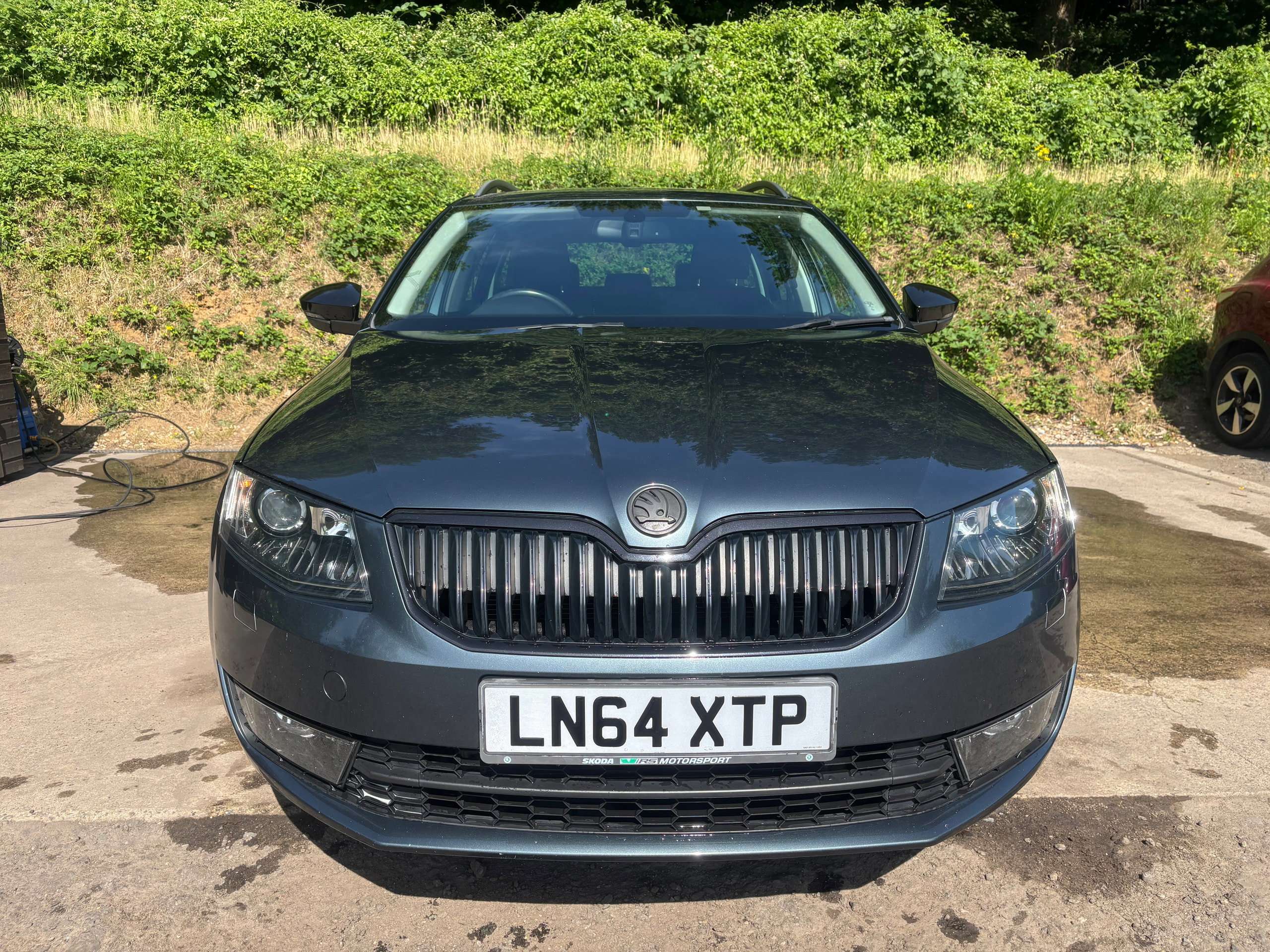 A 2014 SKODA OCTAVIA 2.0 TDI Elegance Estate 5dr Diesel Manual 4WD Euro 5 (s/s) (150 ps) A 2014 SKODA OCTAVIA 2.0 TDI Elegance Estate 5dr Diesel Manual 4WD Euro 5 (s/s) (150 ps)