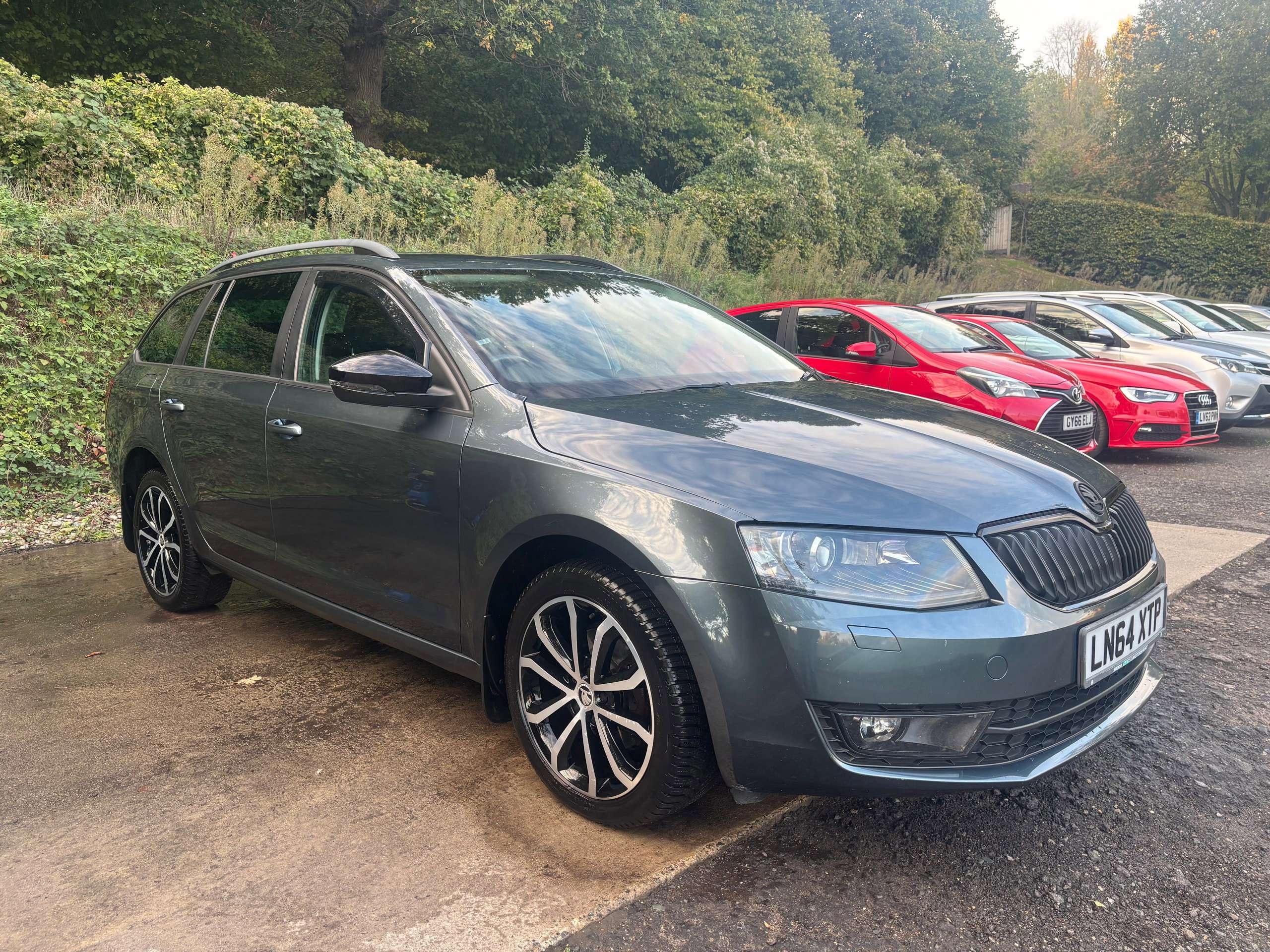 A 2014 SKODA OCTAVIA 2.0 TDI Elegance Estate 5dr Diesel Manual 4WD Euro 5 (s/s) (150 ps) A 2014 SKODA OCTAVIA 2.0 TDI Elegance Estate 5dr Diesel Manual 4WD Euro 5 (s/s) (150 ps)