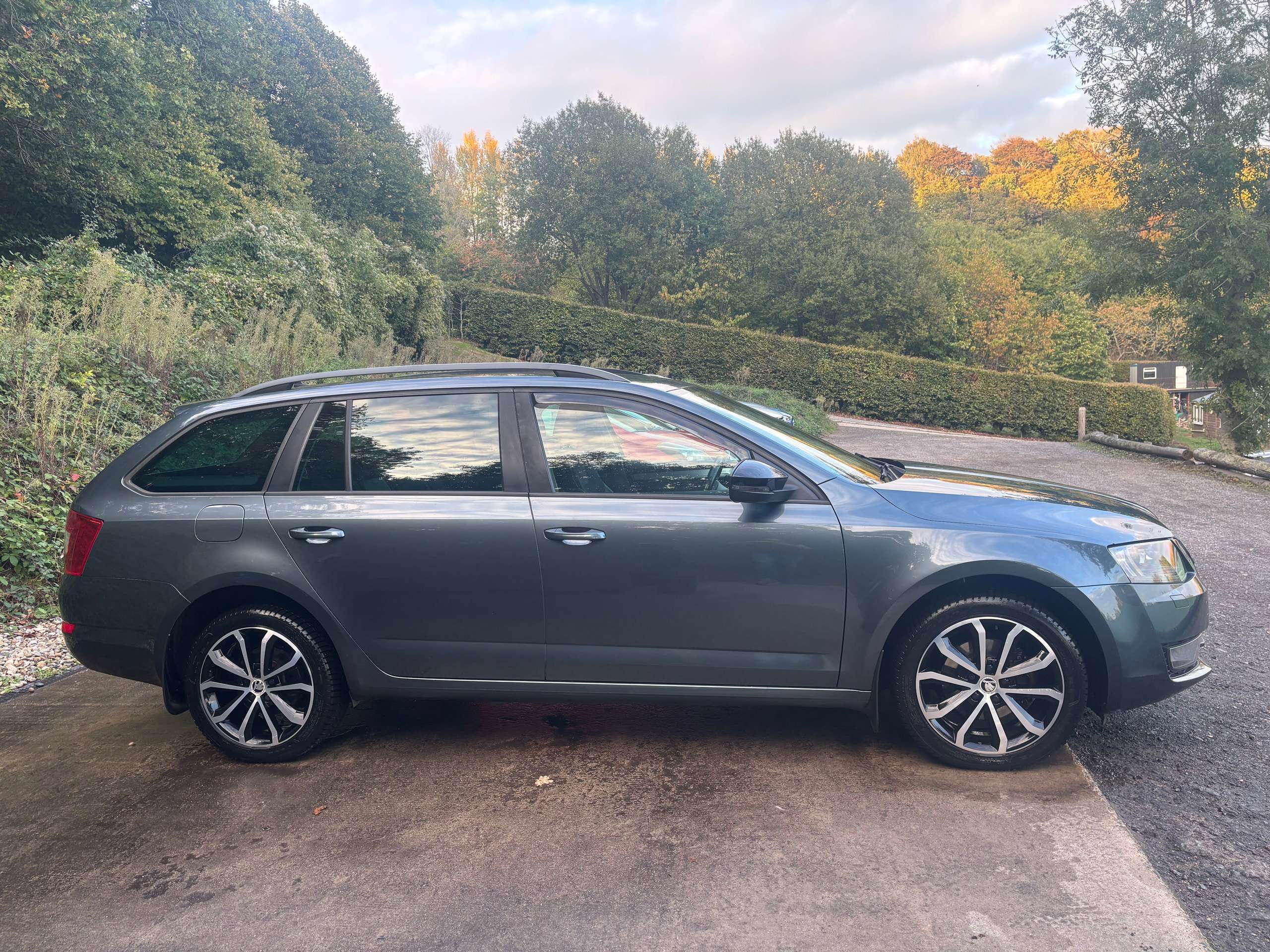A 2014 SKODA OCTAVIA 2.0 TDI Elegance Estate 5dr Diesel Manual 4WD Euro 5 (s/s) (150 ps) A 2014 SKODA OCTAVIA 2.0 TDI Elegance Estate 5dr Diesel Manual 4WD Euro 5 (s/s) (150 ps)