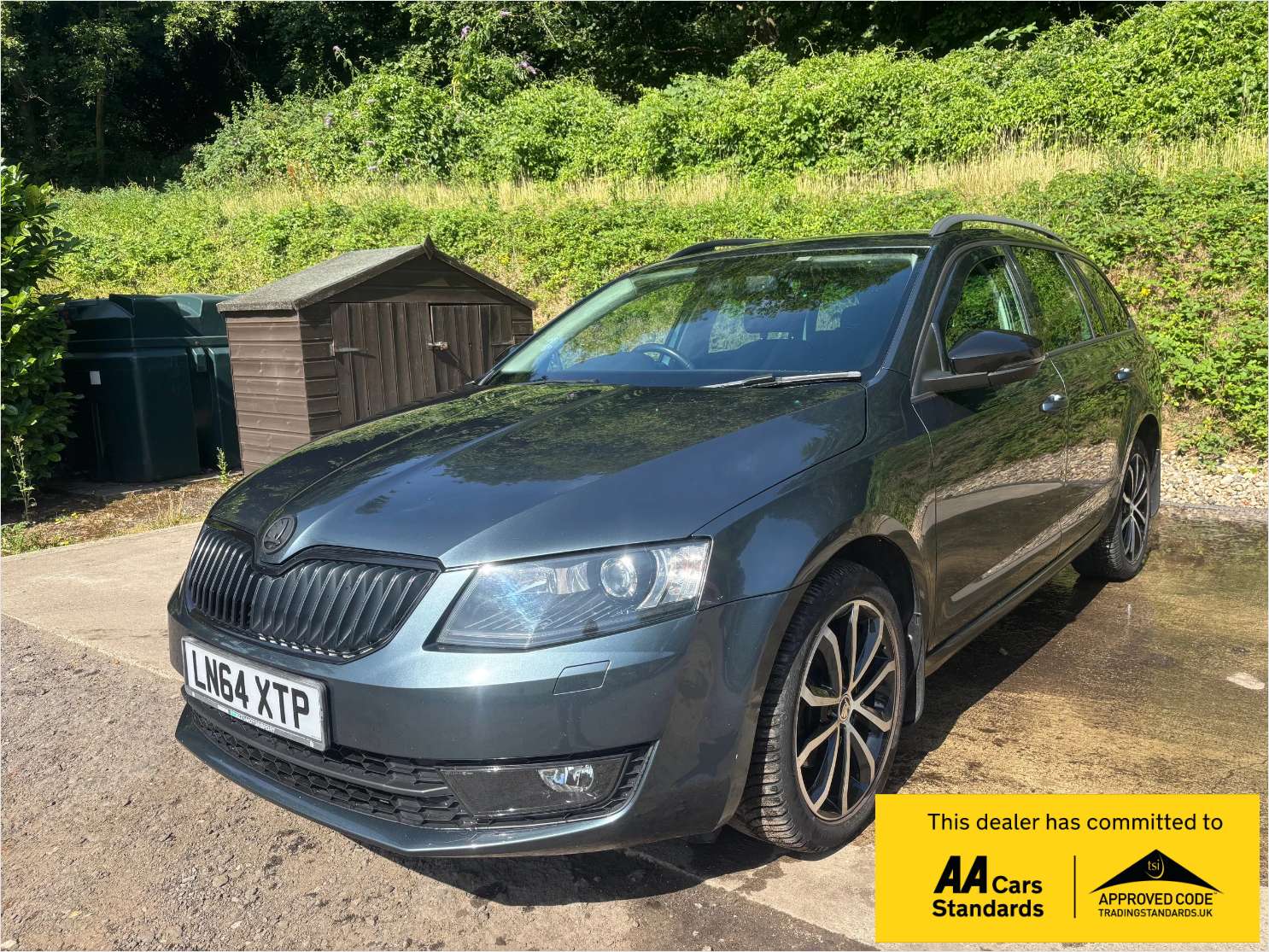 A 2014 SKODA OCTAVIA 2.0 TDI Elegance Estate 5dr Diesel Manual 4WD Euro 5 (s/s) (150 ps) A 2014 SKODA OCTAVIA 2.0 TDI Elegance Estate 5dr Diesel Manual 4WD Euro 5 (s/s) (150 ps)