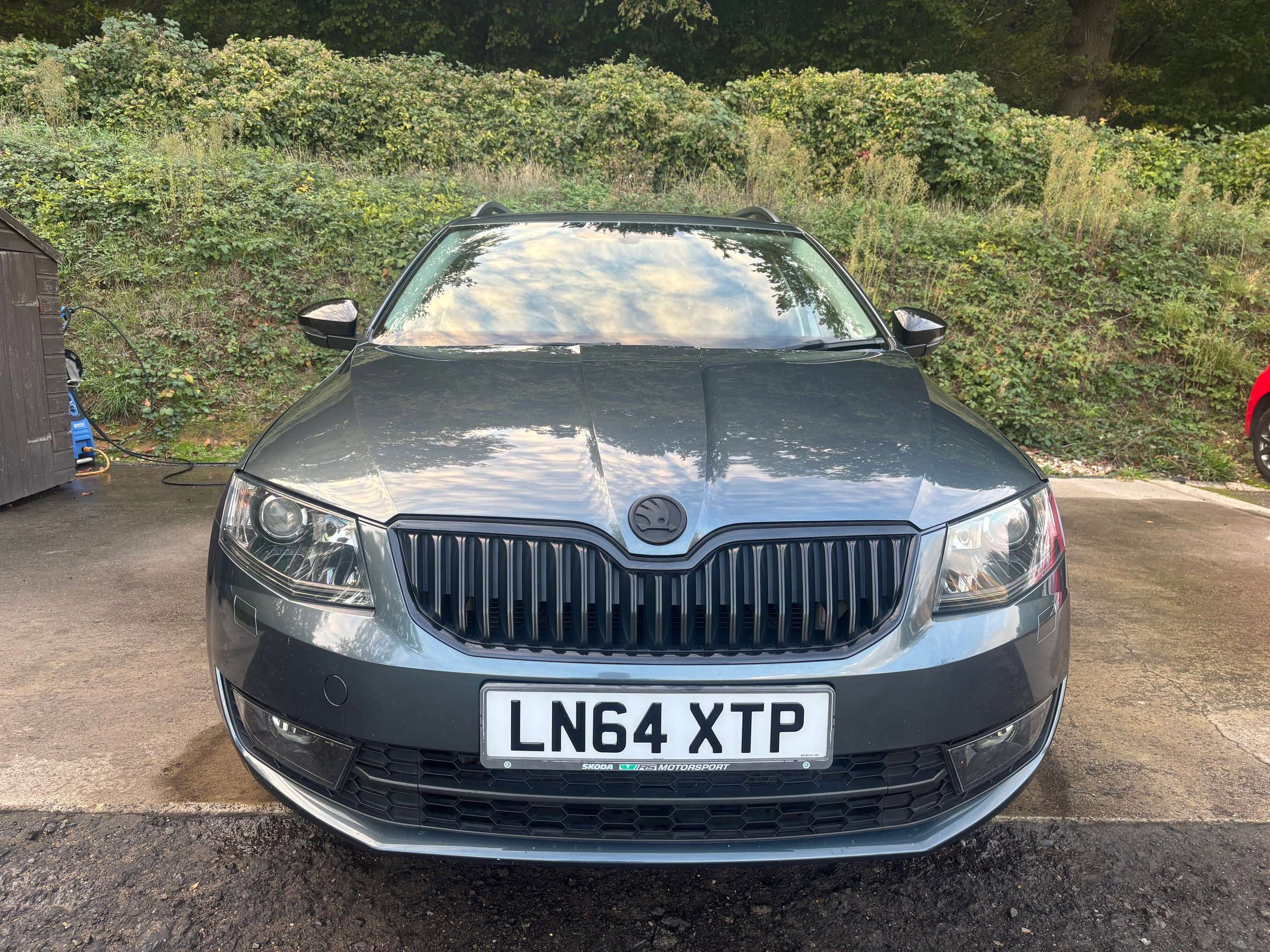 A 2014 SKODA OCTAVIA 2.0 TDI Elegance Estate 5dr Diesel Manual 4WD Euro 5 (s/s) (150 ps) A 2014 SKODA OCTAVIA 2.0 TDI Elegance Estate 5dr Diesel Manual 4WD Euro 5 (s/s) (150 ps)