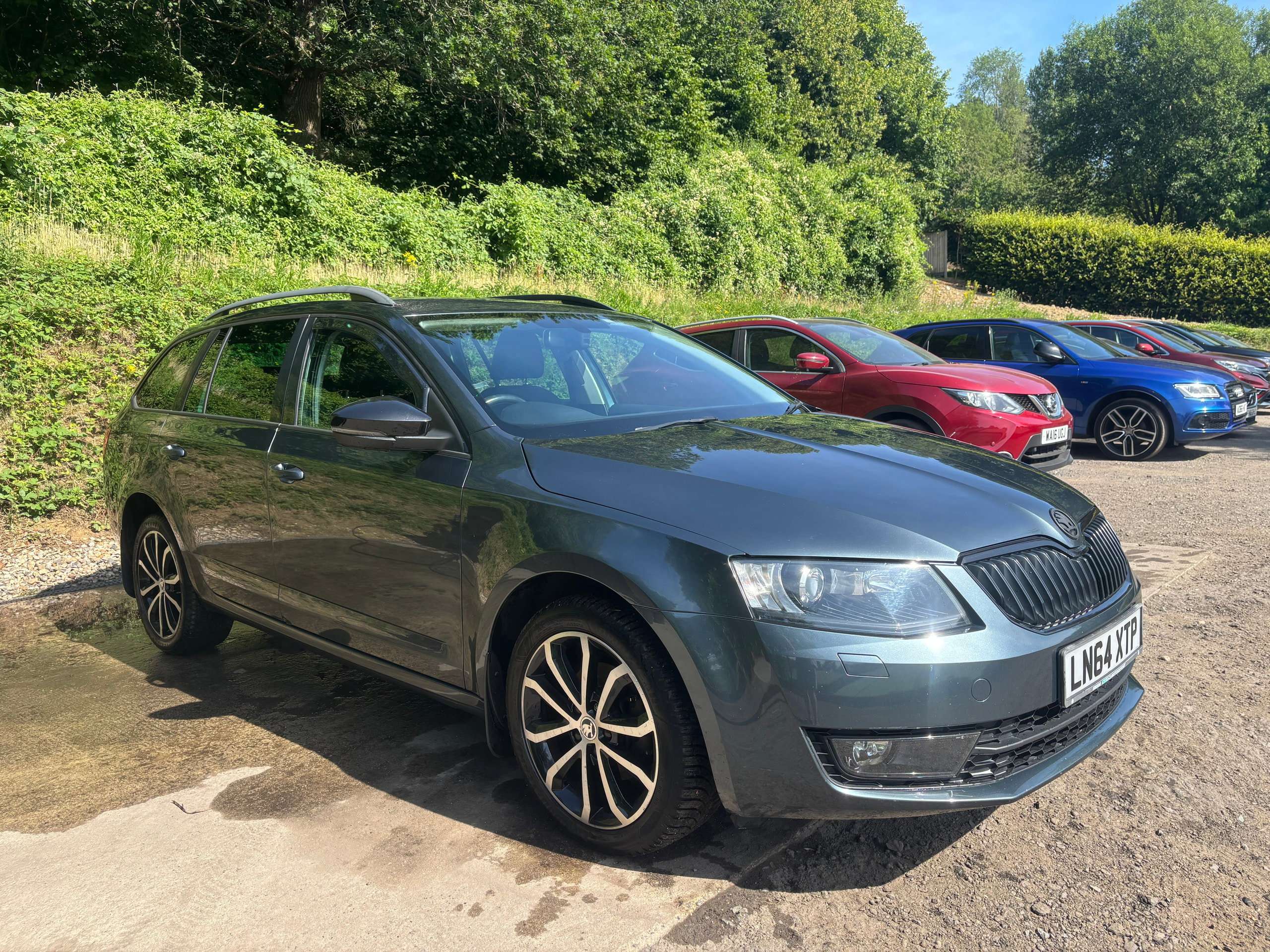 A 2014 SKODA OCTAVIA 2.0 TDI Elegance Estate 5dr Diesel Manual 4WD Euro 5 (s/s) (150 ps) A 2014 SKODA OCTAVIA 2.0 TDI Elegance Estate 5dr Diesel Manual 4WD Euro 5 (s/s) (150 ps)