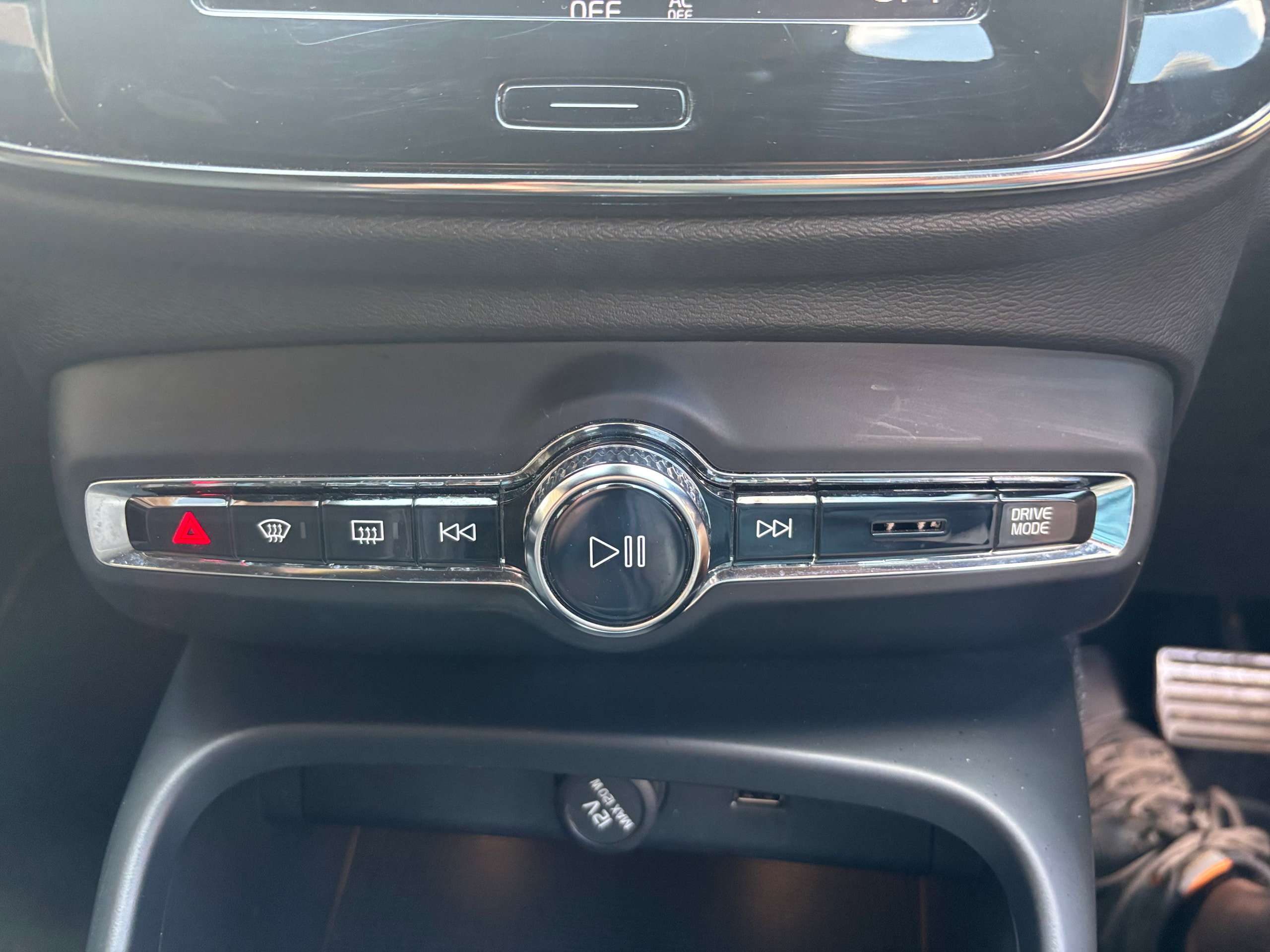 2018 VOLVO XC40 2018 VOLVO XC40