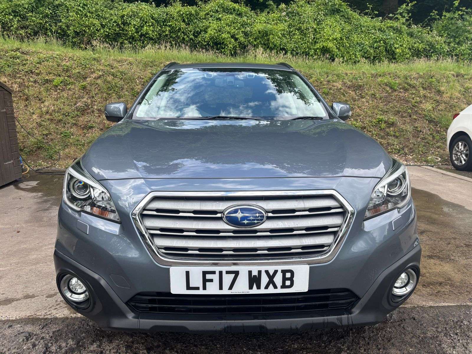 A 2017 SUBARU OUTBACK 2.5i SE Premium Estate 5dr Petrol Lineartronic 4WD Euro 6 (s/s) (175 ps) A 2017 SUBARU OUTBACK 2.5i SE Premium Estate 5dr Petrol Lineartronic 4WD Euro 6 (s/s) (175 ps)