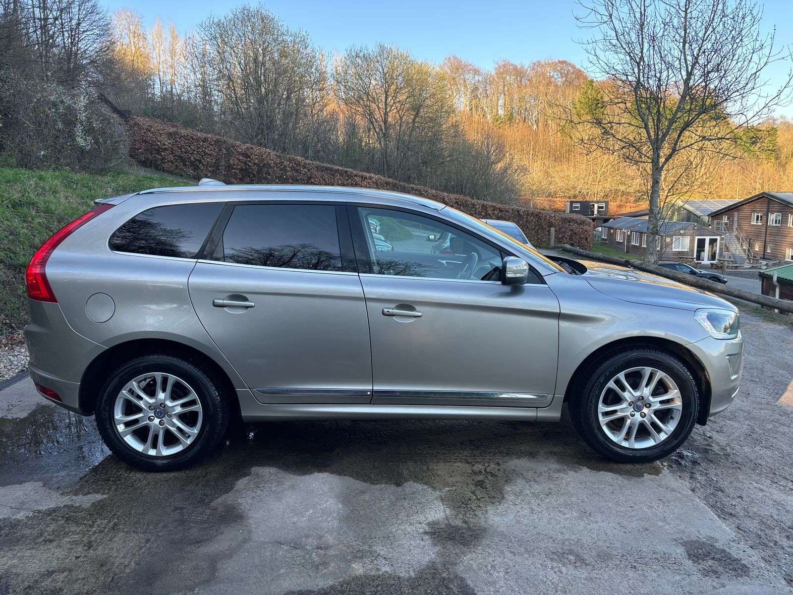 A 2015 VOLVO XC60 2.4 D4 SE Lux Nav SUV 5dr Diesel Auto AWD Euro 6 (s/s) (190 ps) A 2015 VOLVO XC60 2.4 D4 SE Lux Nav SUV 5dr Diesel Auto AWD Euro 6 (s/s) (190 ps)