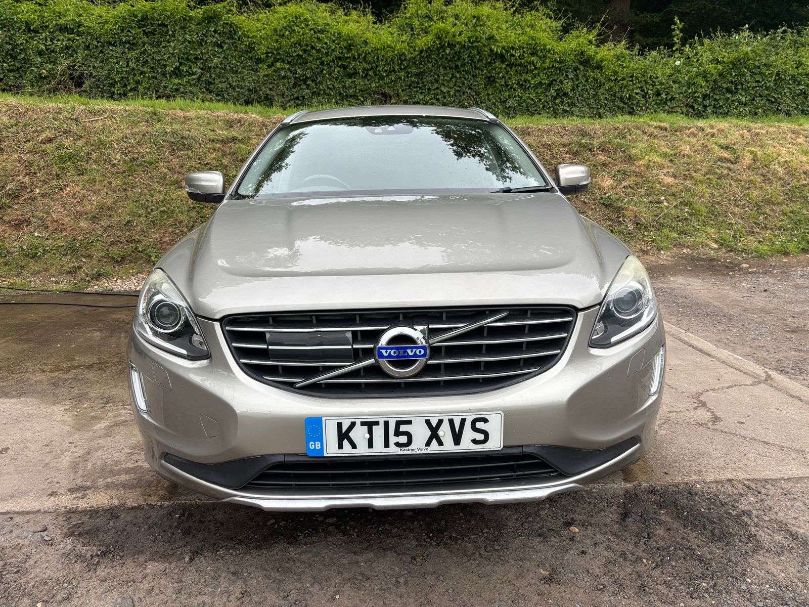 A 2015 VOLVO XC60 2.4 D4 SE Lux Nav SUV 5dr Diesel Auto AWD Euro 6 (s/s) (190 ps) A 2015 VOLVO XC60 2.4 D4 SE Lux Nav SUV 5dr Diesel Auto AWD Euro 6 (s/s) (190 ps)