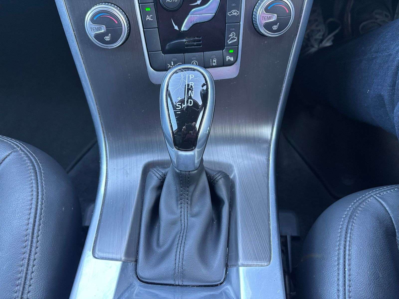 2015 VOLVO XC60 2015 VOLVO XC60