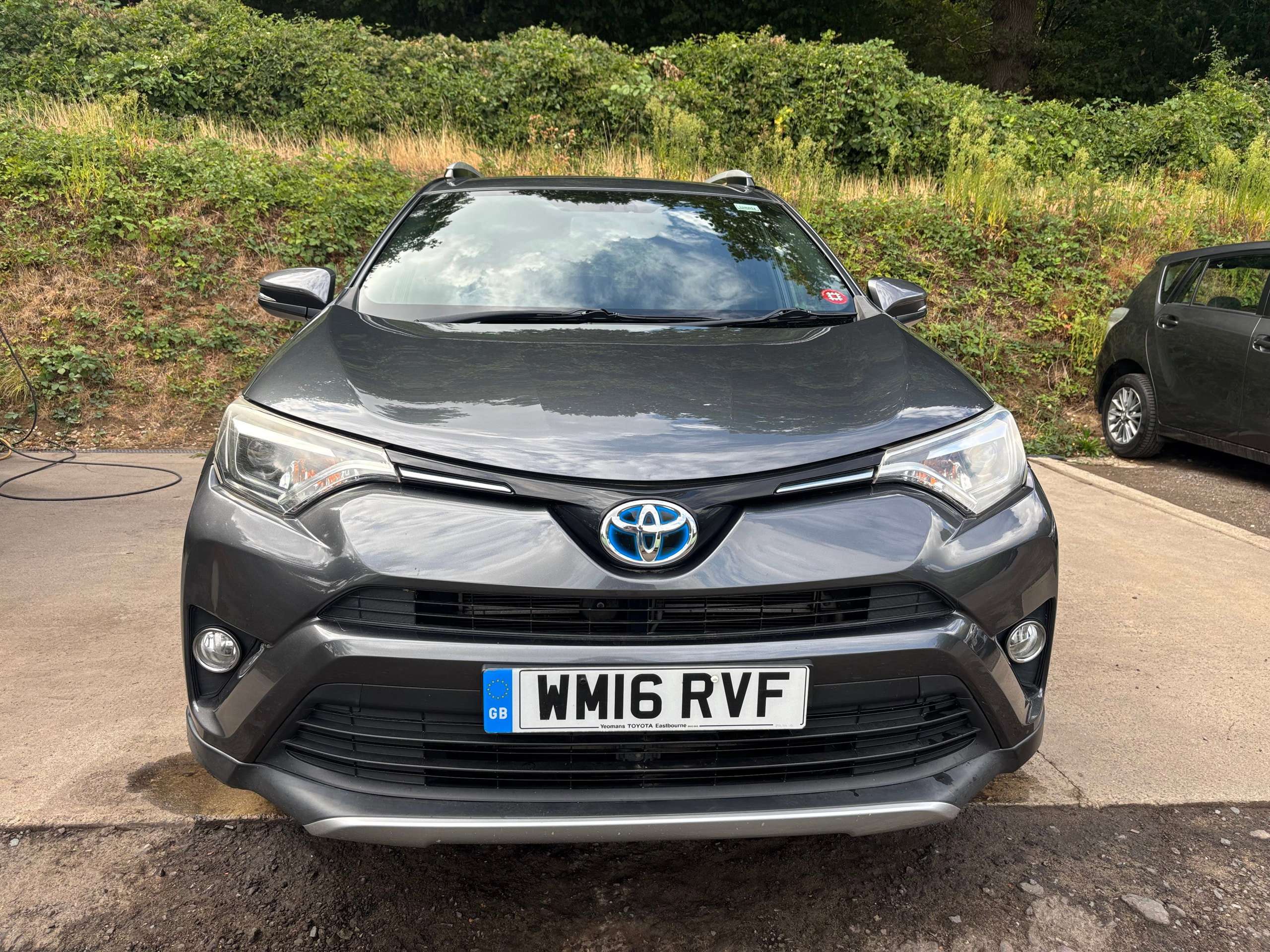 A 2016 TOYOTA RAV4 2.5 VVT-h Icon SUV 5dr Petrol Hybrid CVT 4WD Euro 6 (s/s) (197 ps) A 2016 TOYOTA RAV4 2.5 VVT-h Icon SUV 5dr Petrol Hybrid CVT 4WD Euro 6 (s/s) (197 ps)