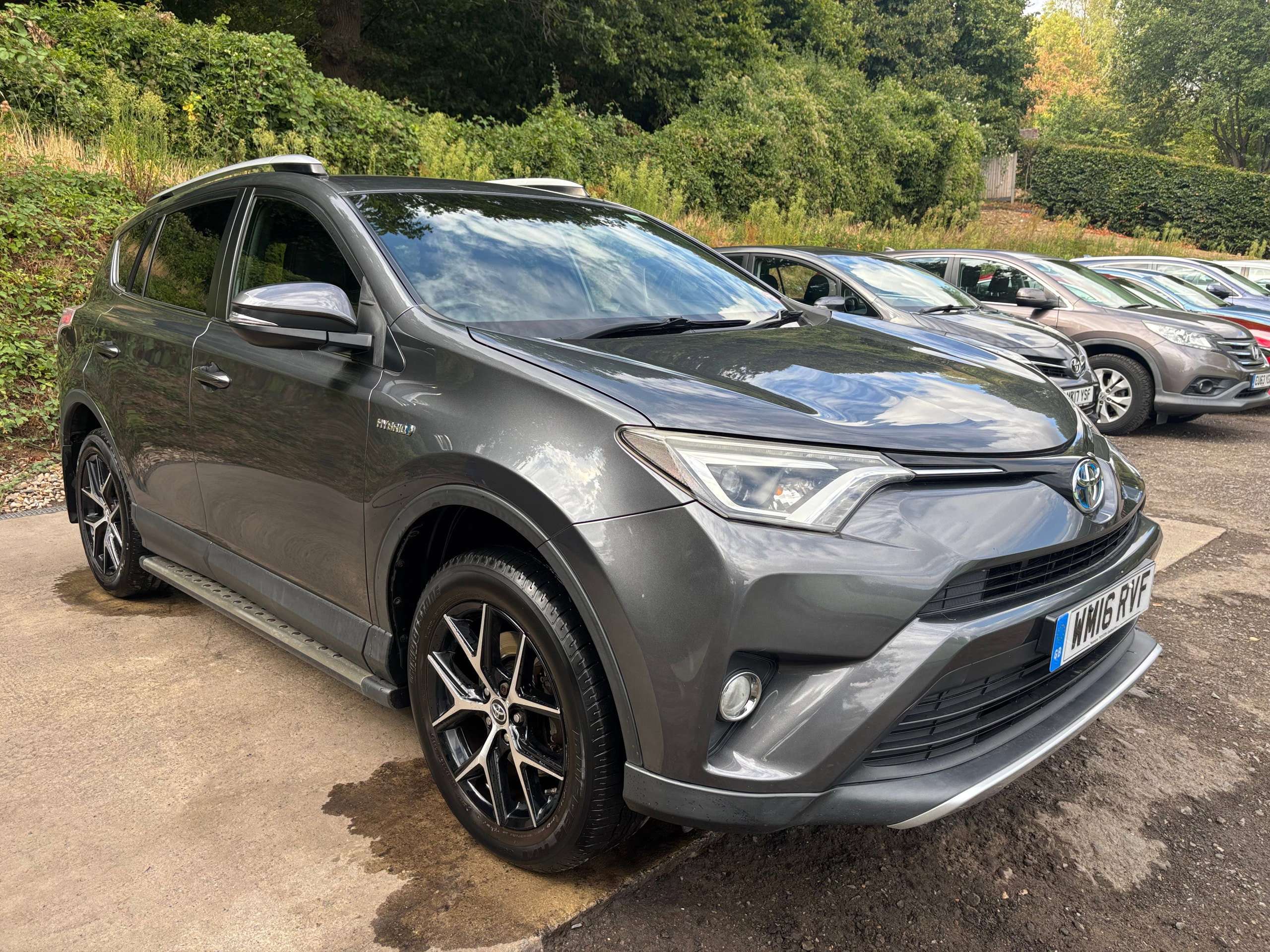A 2016 TOYOTA RAV4 2.5 VVT-h Icon SUV 5dr Petrol Hybrid CVT 4WD Euro 6 (s/s) (197 ps) A 2016 TOYOTA RAV4 2.5 VVT-h Icon SUV 5dr Petrol Hybrid CVT 4WD Euro 6 (s/s) (197 ps)