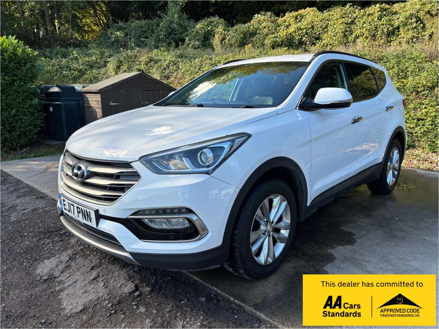 A 2017 HYUNDAI SANTA FE 2.2 CRDi Blue Drive Premium SUV 5dr Diesel Auto 4WD Euro 6 (s/s) (200 ps) A 2017 HYUNDAI SANTA FE 2.2 CRDi Blue Drive Premium SUV 5dr Diesel Auto 4WD Euro 6 (s/s) (200 ps)