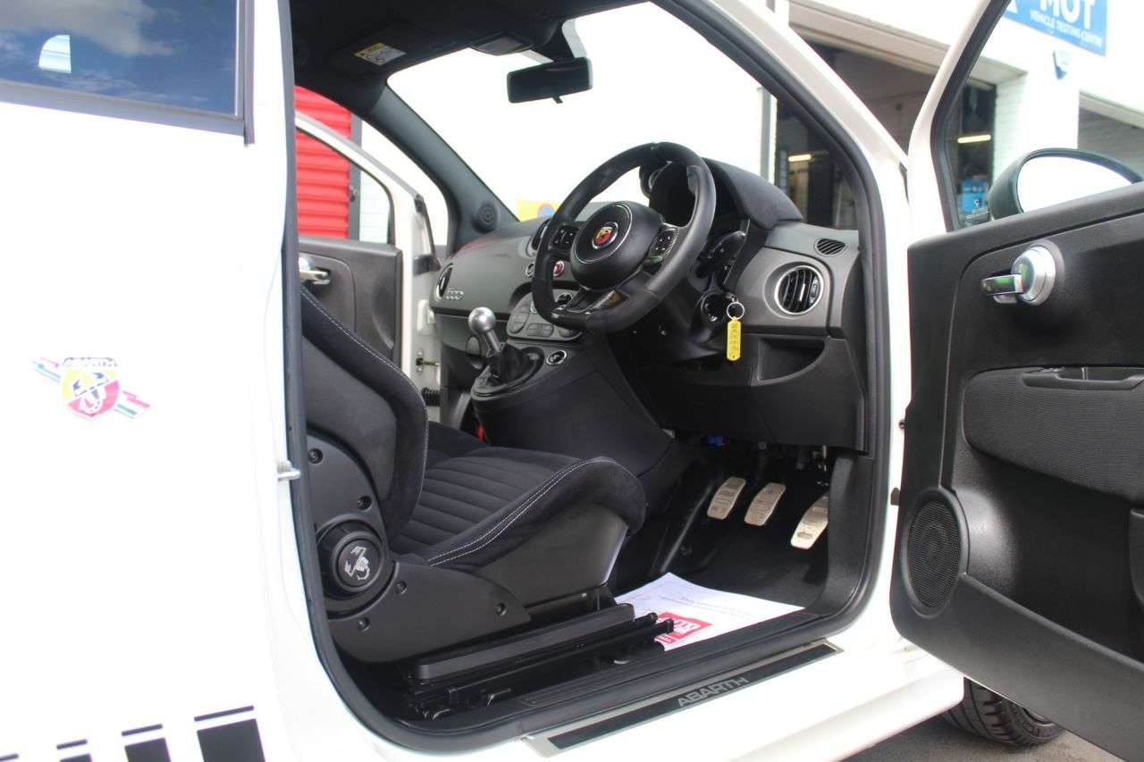 2022 ABARTH 595 2022 ABARTH 595