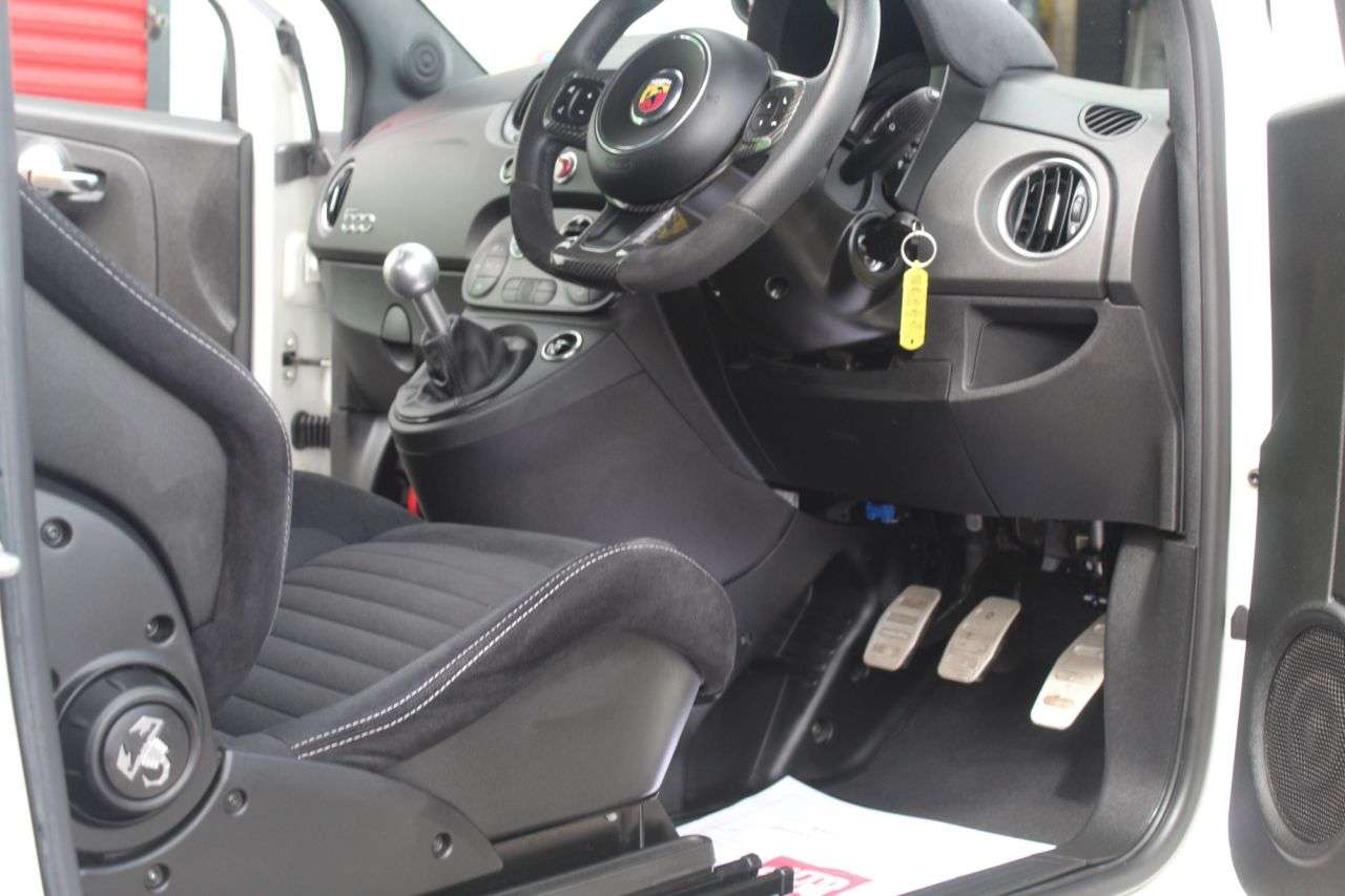 2022 ABARTH 595 2022 ABARTH 595
