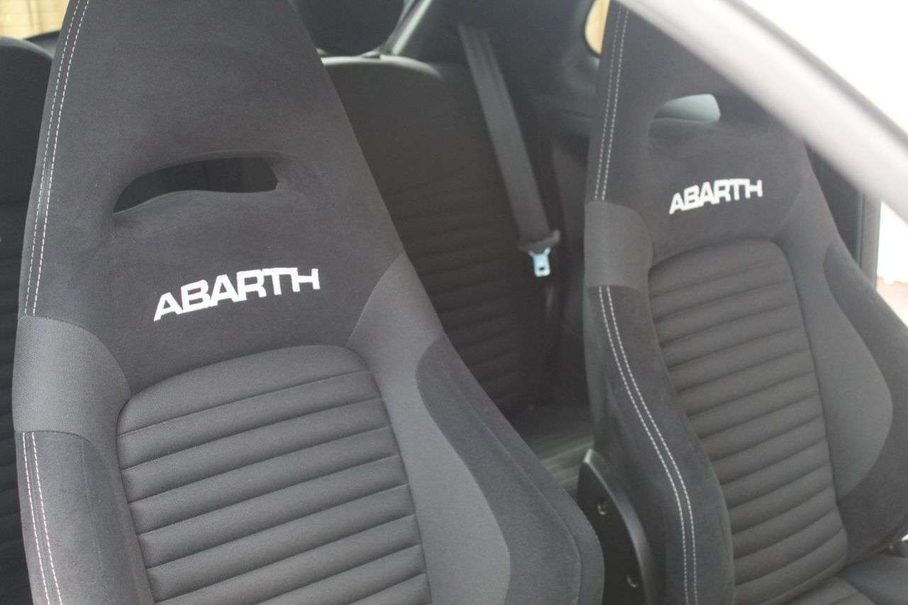2022 ABARTH 595 2022 ABARTH 595