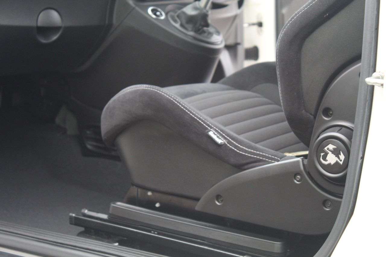 2022 ABARTH 595 2022 ABARTH 595