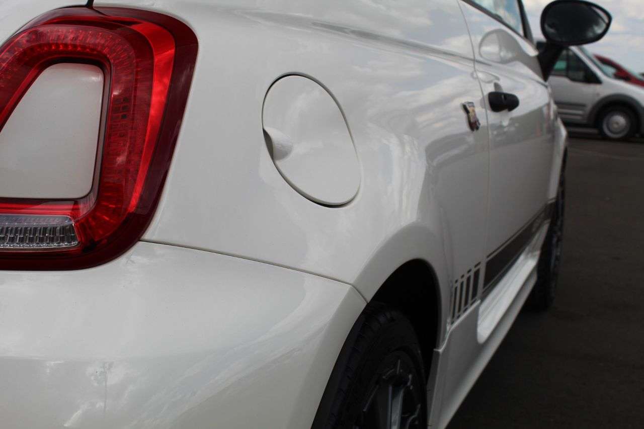 2022 ABARTH 595 2022 ABARTH 595