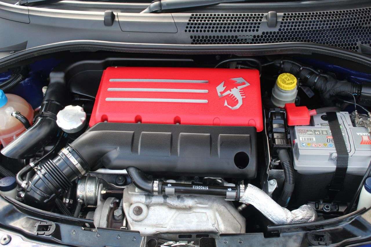 2020 ABARTH 695 2020 ABARTH 695