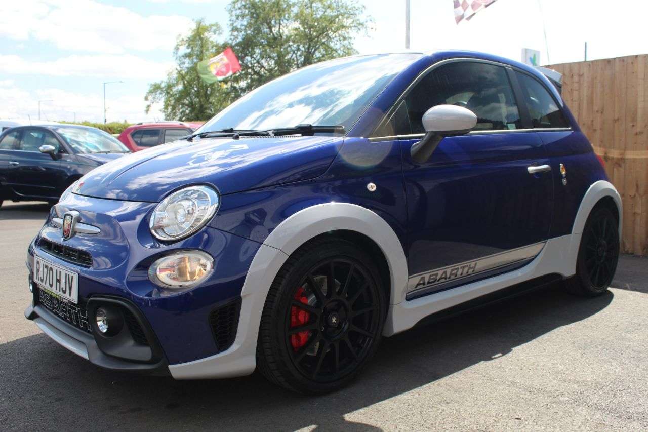 2020 ABARTH 695 2020 ABARTH 695