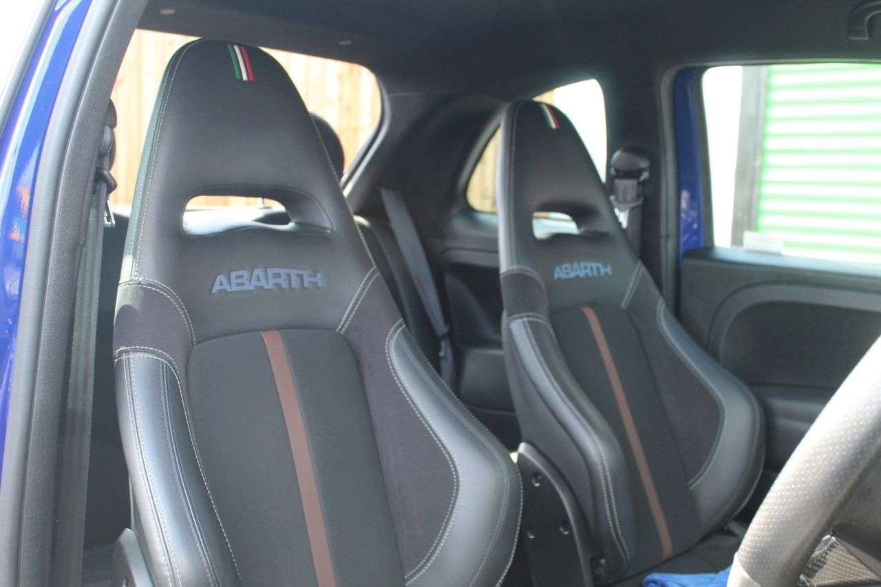 2020 ABARTH 695 2020 ABARTH 695