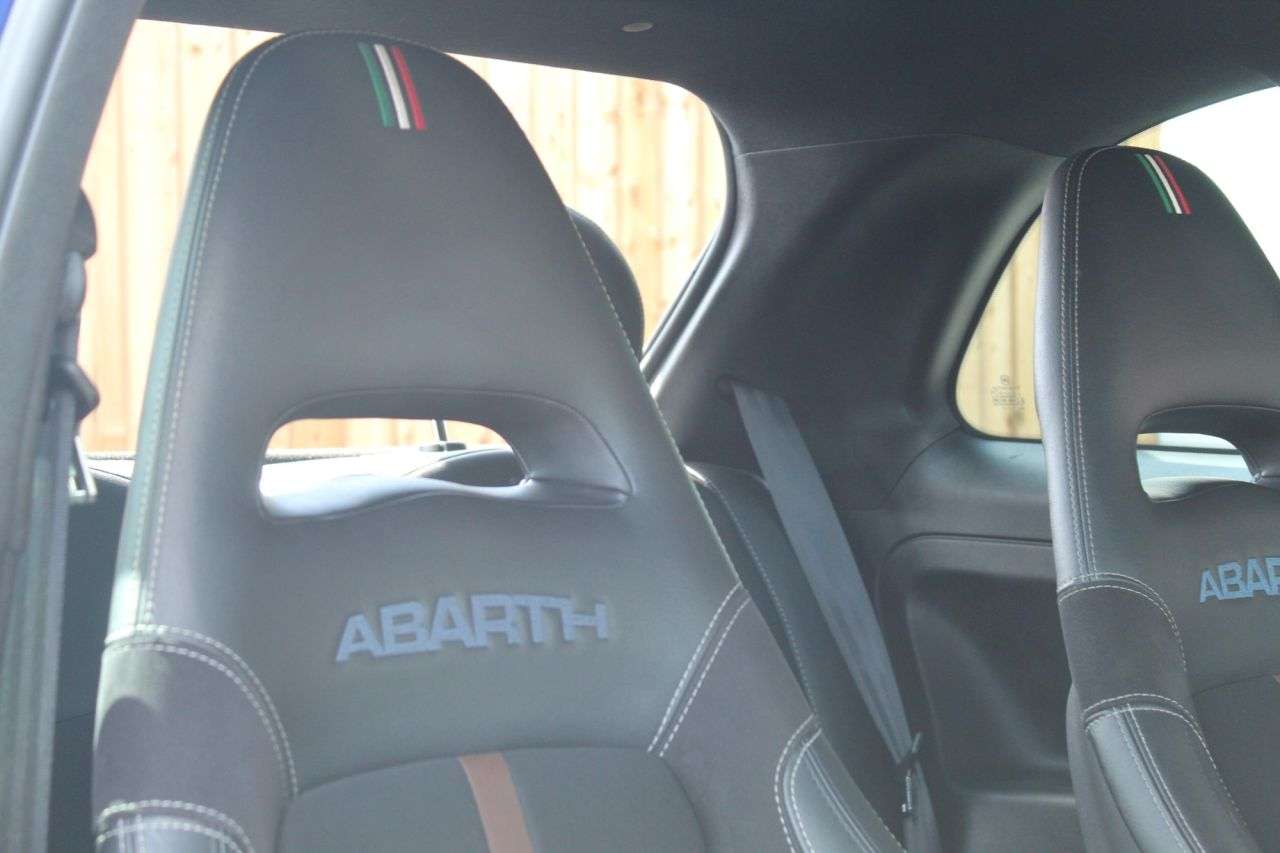 2020 ABARTH 695 2020 ABARTH 695