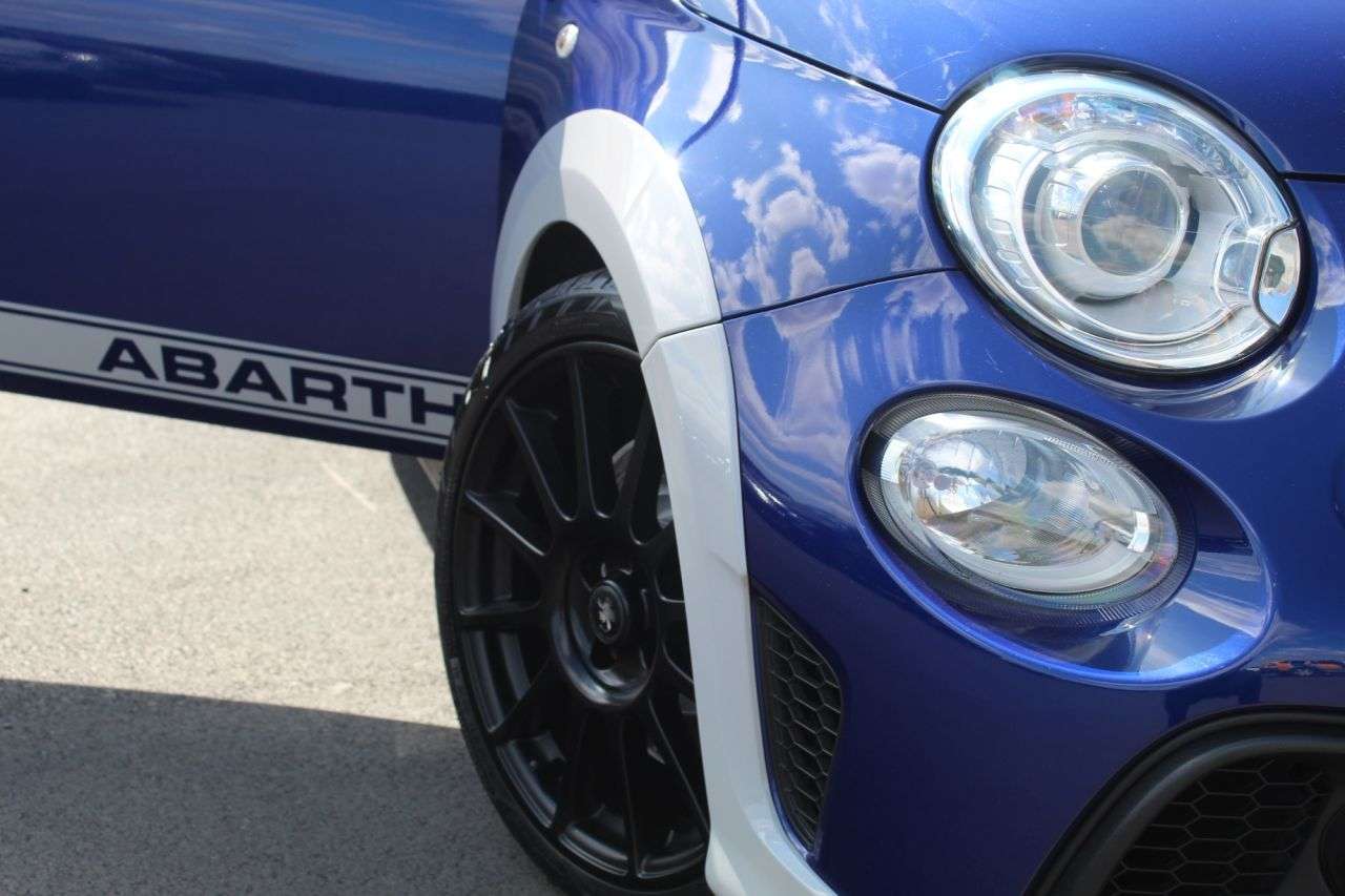 2020 ABARTH 695 2020 ABARTH 695
