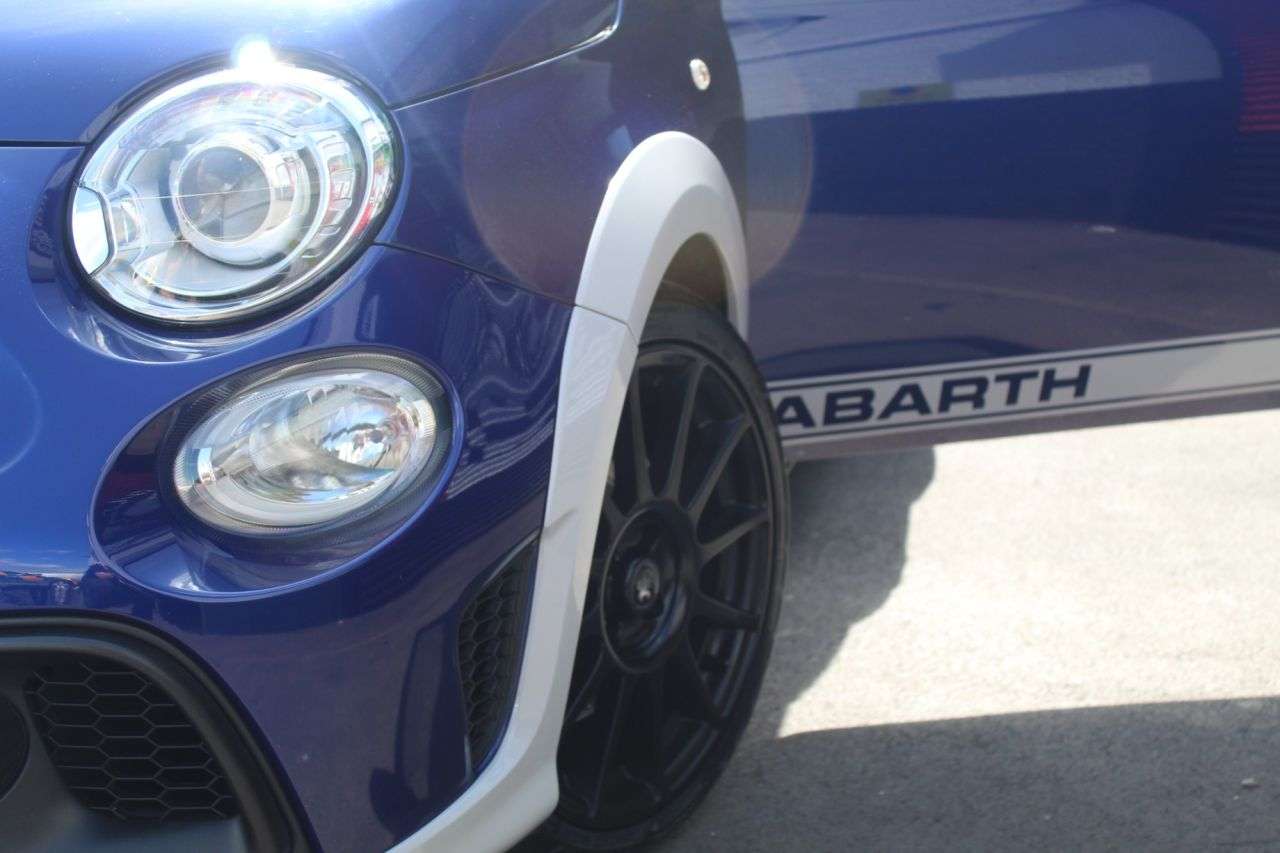 2020 ABARTH 695 2020 ABARTH 695