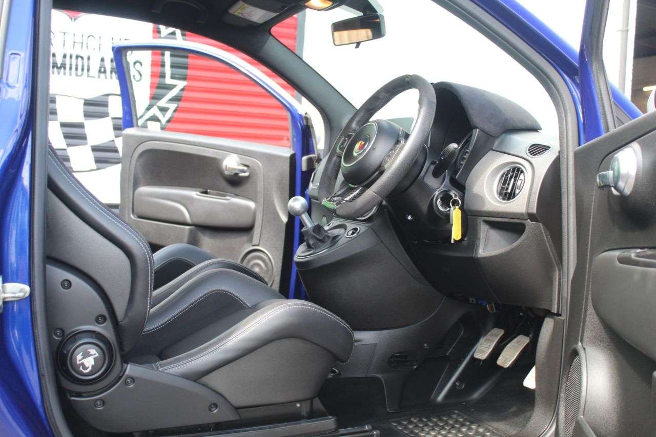 2020 ABARTH 695 2020 ABARTH 695