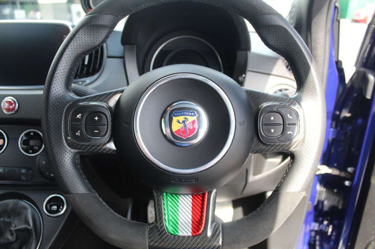 2020 ABARTH 695 2020 ABARTH 695