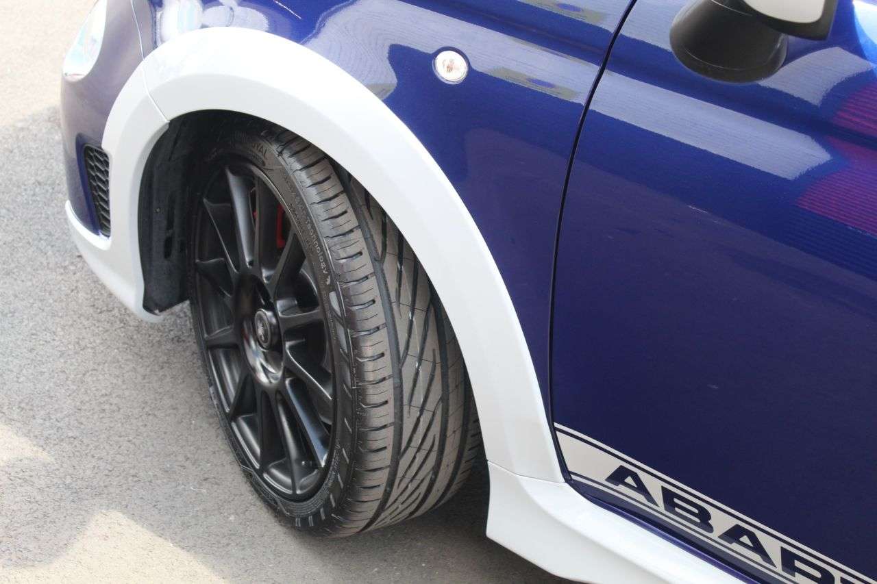 2020 ABARTH 695 2020 ABARTH 695