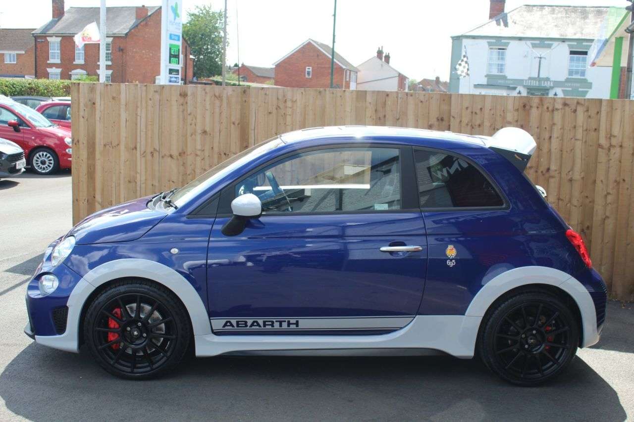 2020 ABARTH 695 2020 ABARTH 695