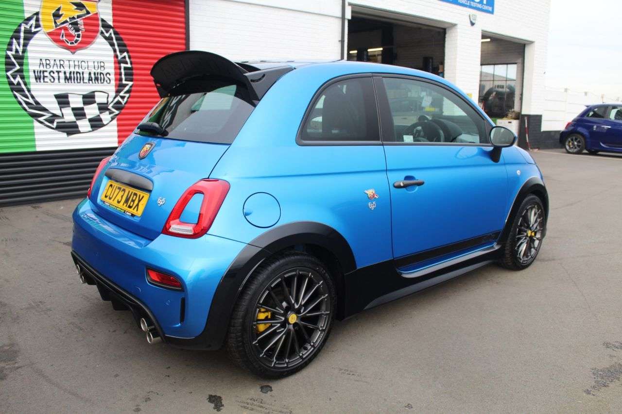 2023 ABARTH 695 2023 ABARTH 695