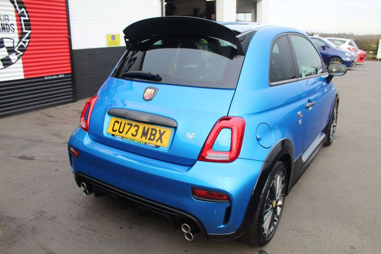 2023 ABARTH 695 2023 ABARTH 695