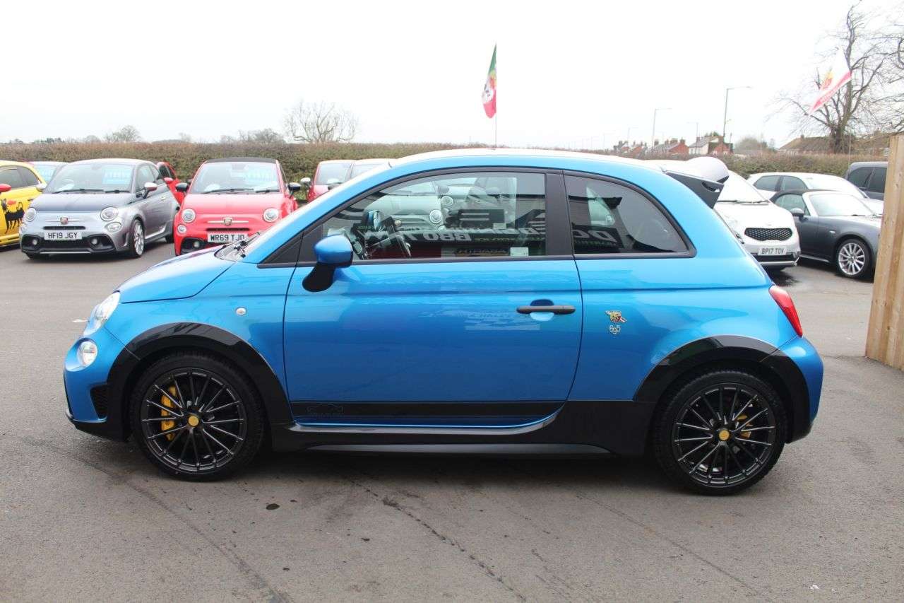 2023 ABARTH 695 2023 ABARTH 695