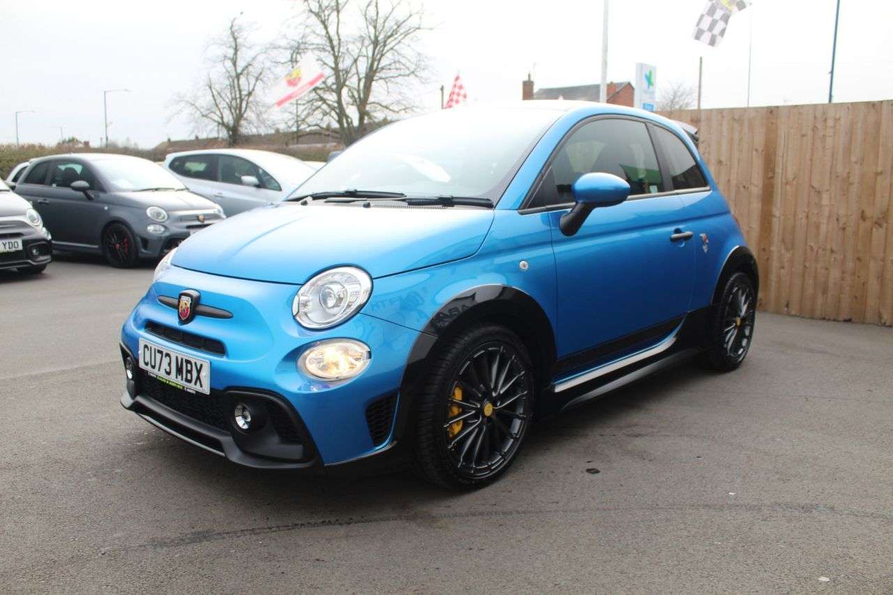 2023 ABARTH 695 2023 ABARTH 695