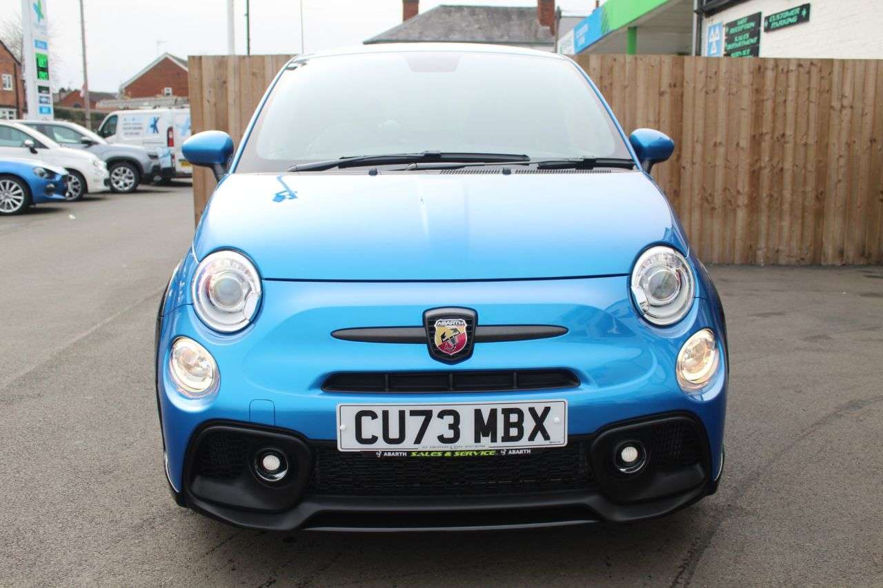 2023 ABARTH 695 2023 ABARTH 695