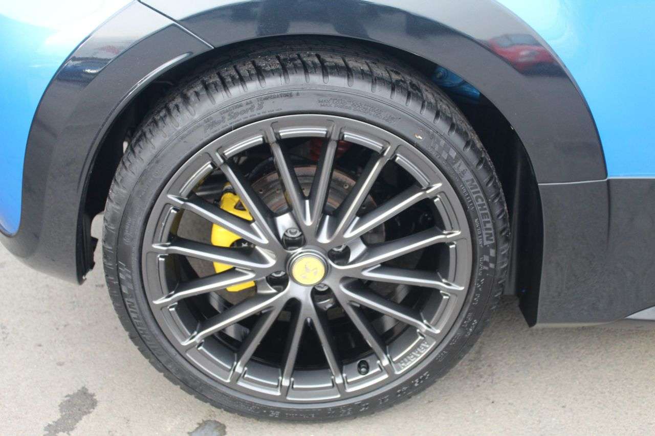 2023 ABARTH 695 2023 ABARTH 695