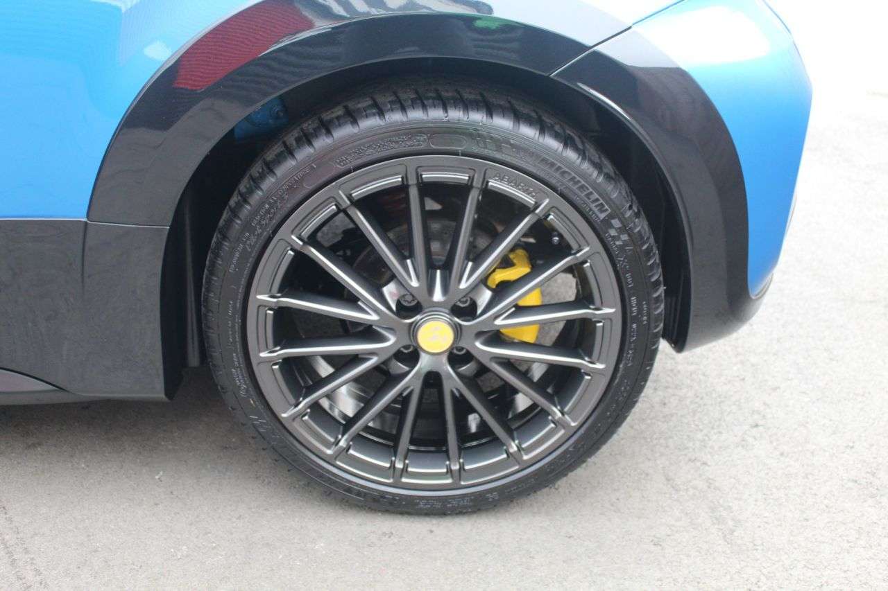 2023 ABARTH 695 2023 ABARTH 695