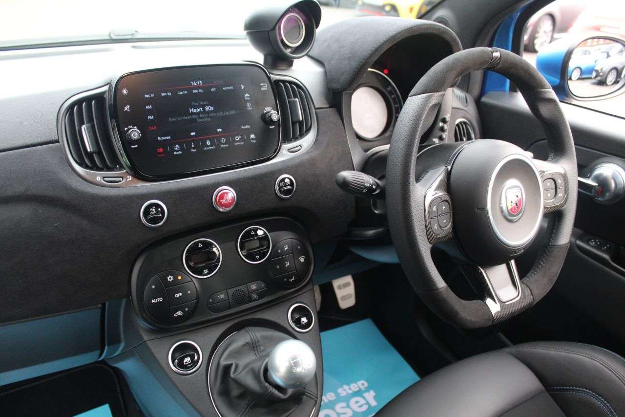 2023 ABARTH 695 2023 ABARTH 695