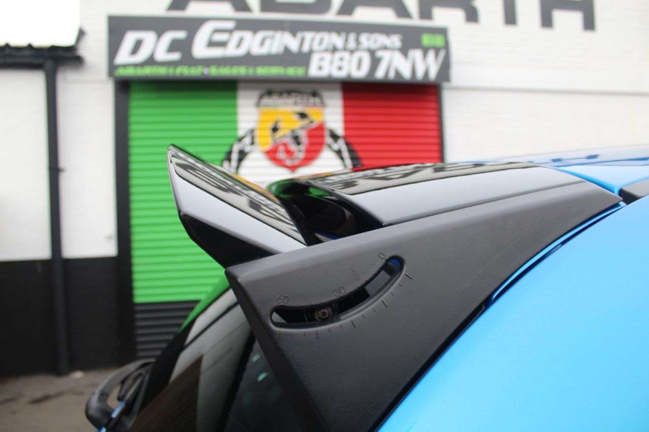 2023 ABARTH 695 2023 ABARTH 695