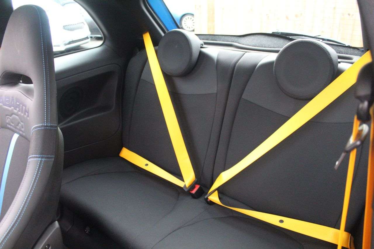 2023 ABARTH 695 2023 ABARTH 695