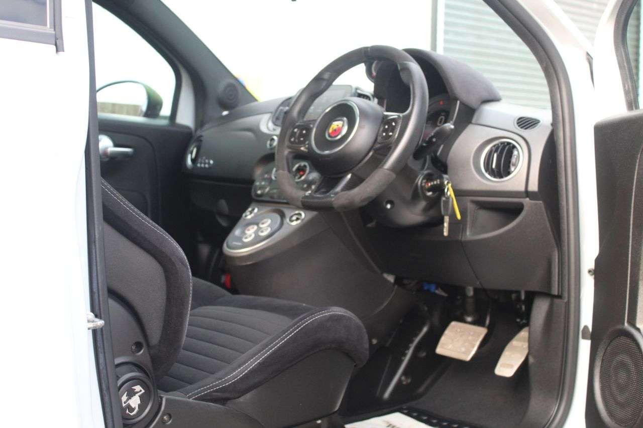 2022 ABARTH 595 2022 ABARTH 595