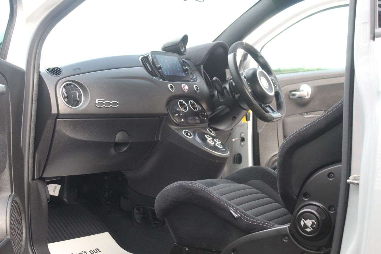 2022 ABARTH 595 2022 ABARTH 595