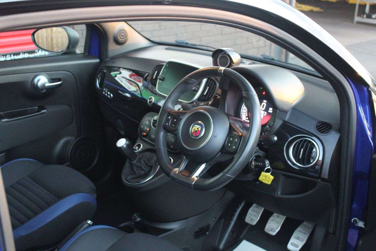 2021 ABARTH 595 2021 ABARTH 595