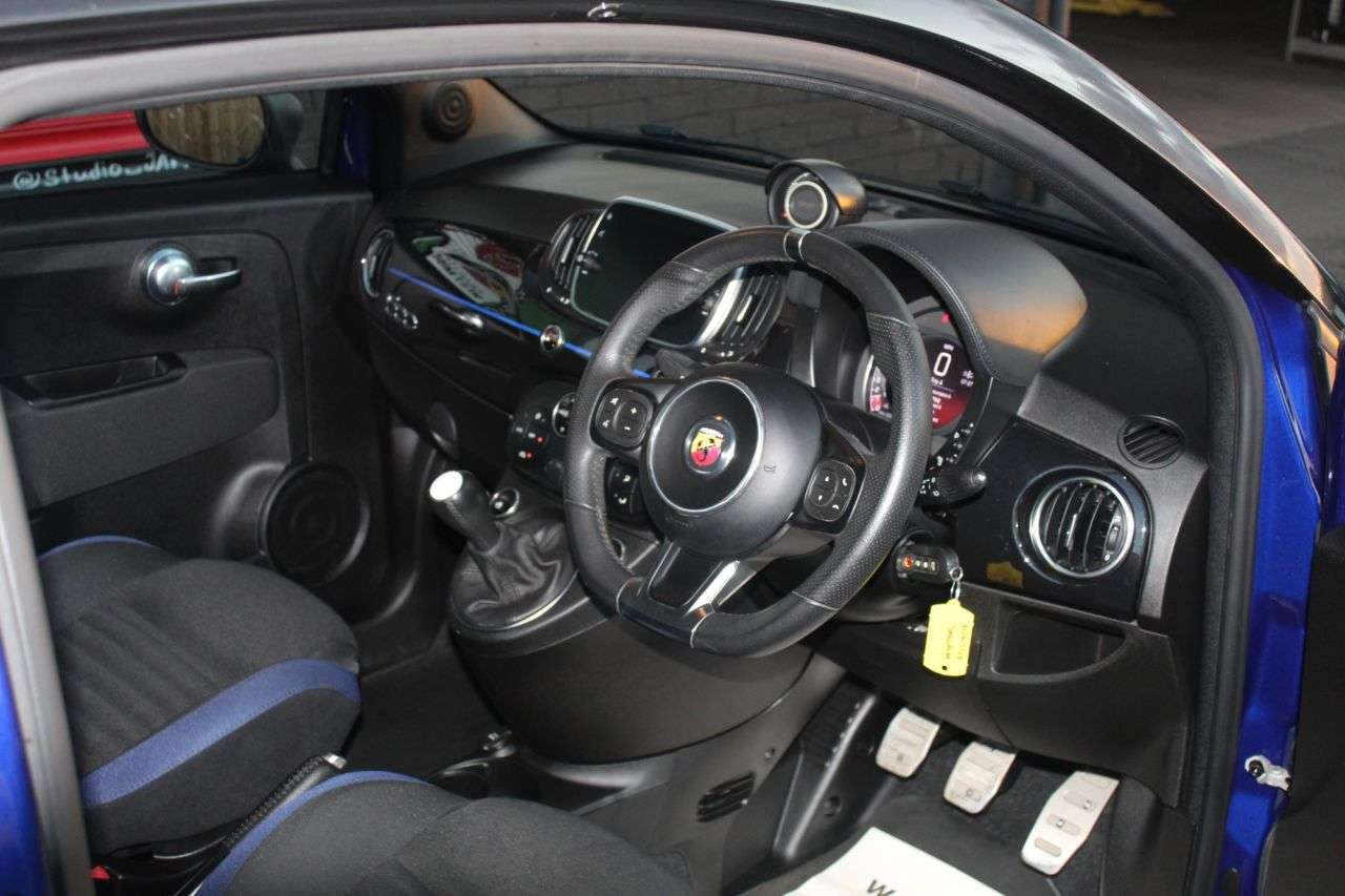 2021 ABARTH 595 2021 ABARTH 595